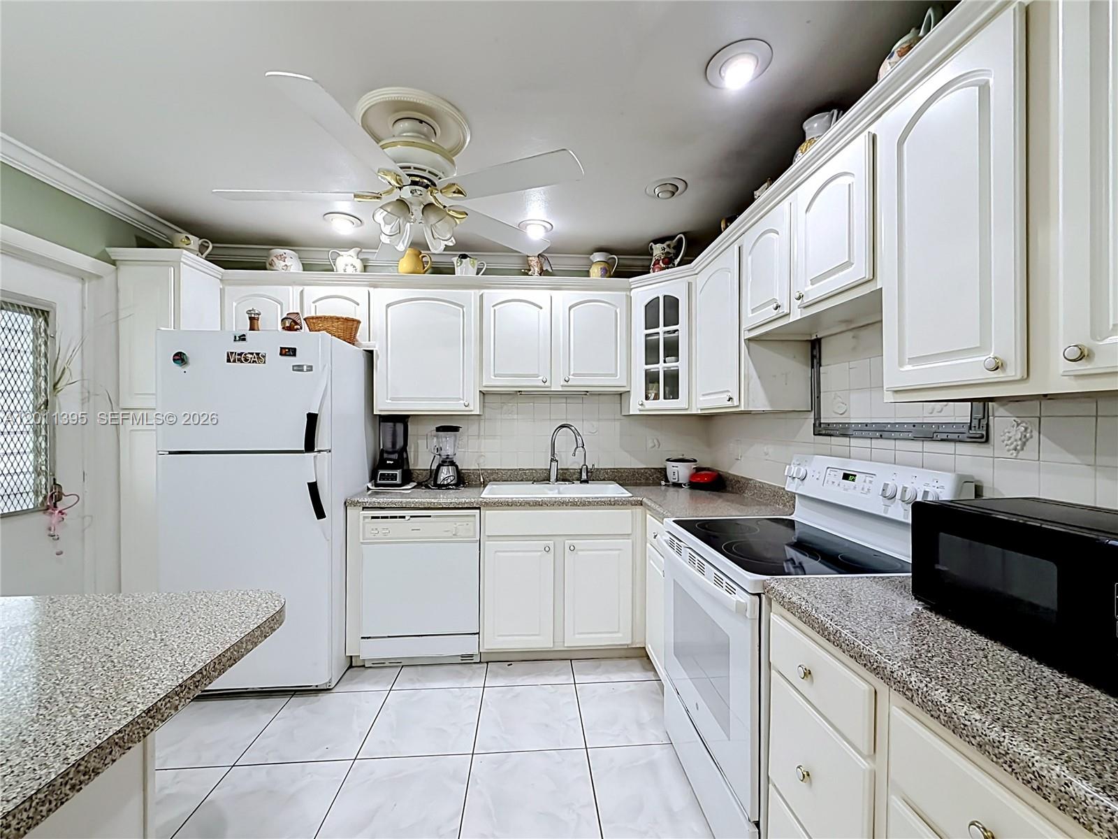 330 SE 2nd St #305E Hallandale Beach, FL 33009