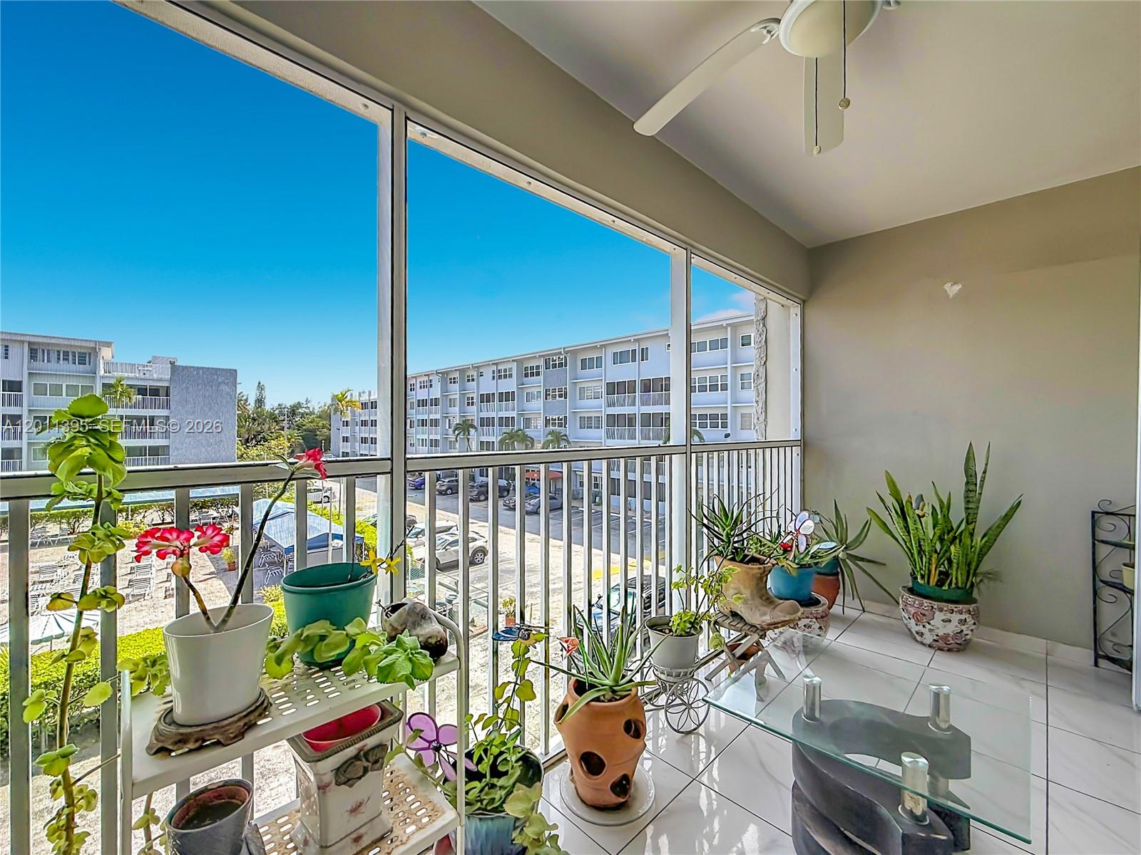 330 SE 2nd St #305E Hallandale Beach, FL 33009