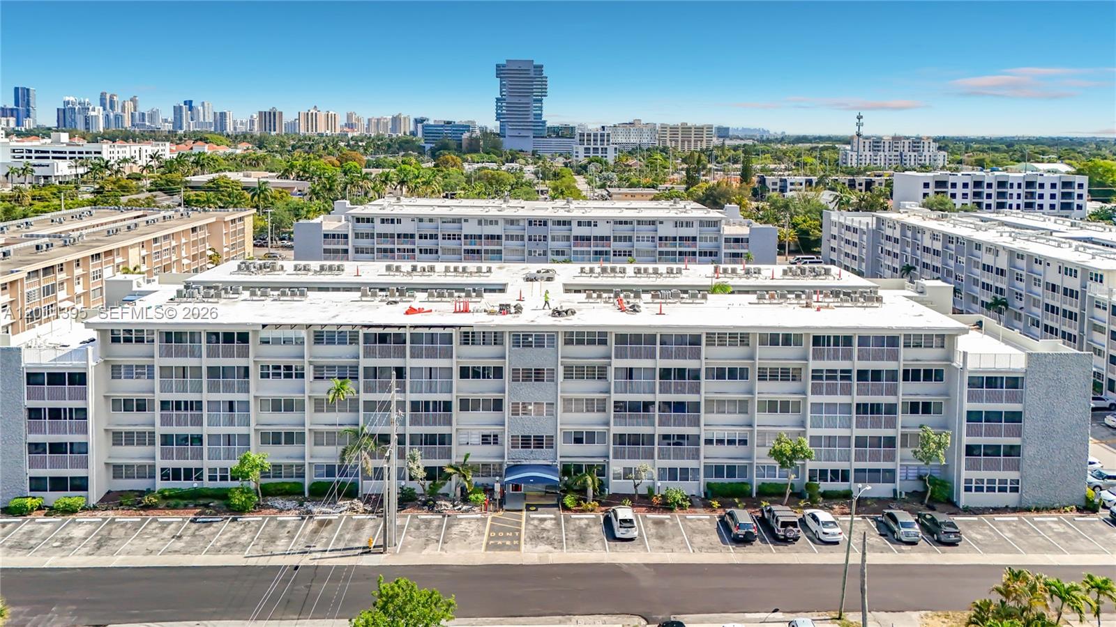 330 SE 2nd St #305E Hallandale Beach, FL 33009