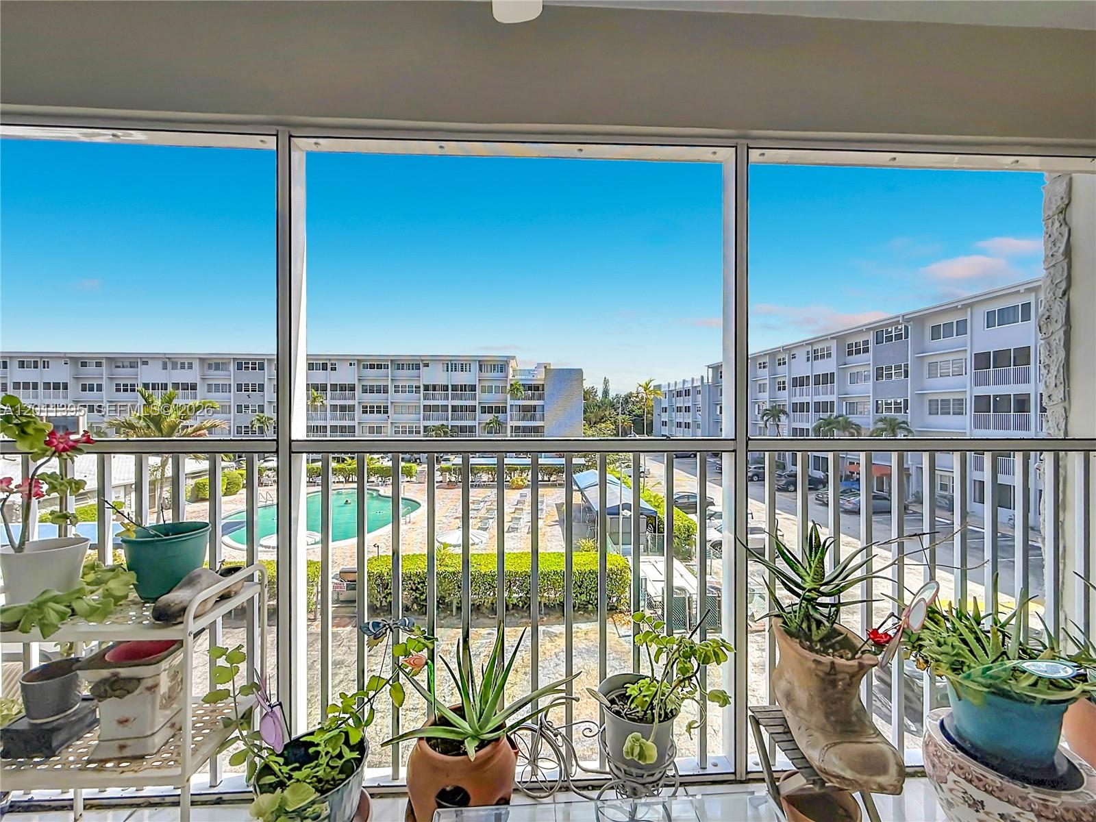 330 SE 2nd St #305E Hallandale Beach, FL 33009