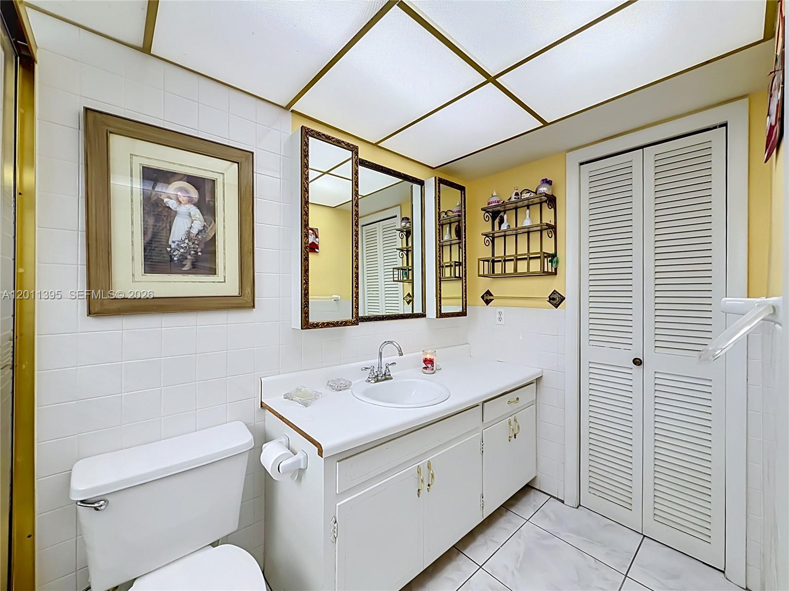 330 SE 2nd St #305E Hallandale Beach, FL 33009