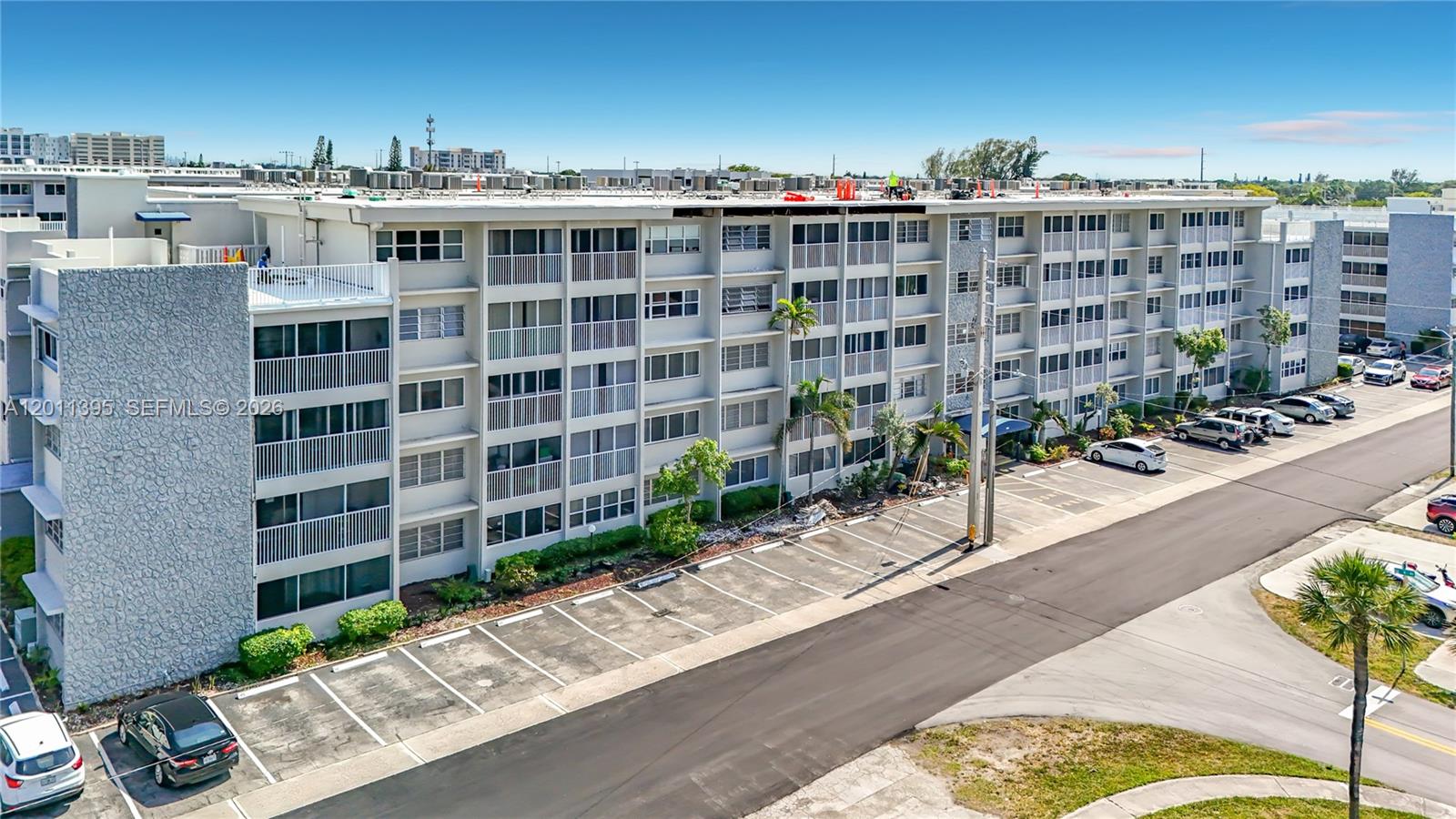 330 SE 2nd St #305E Hallandale Beach, FL 33009