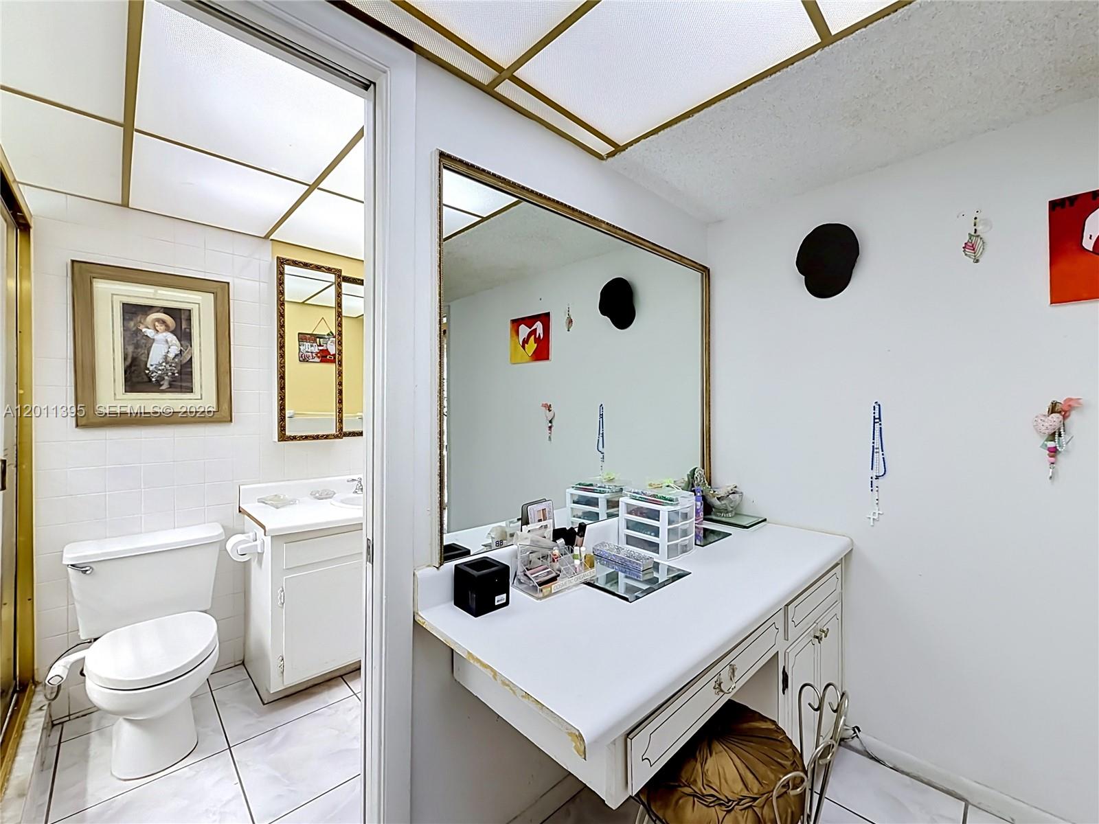 330 SE 2nd St #305E Hallandale Beach, FL 33009