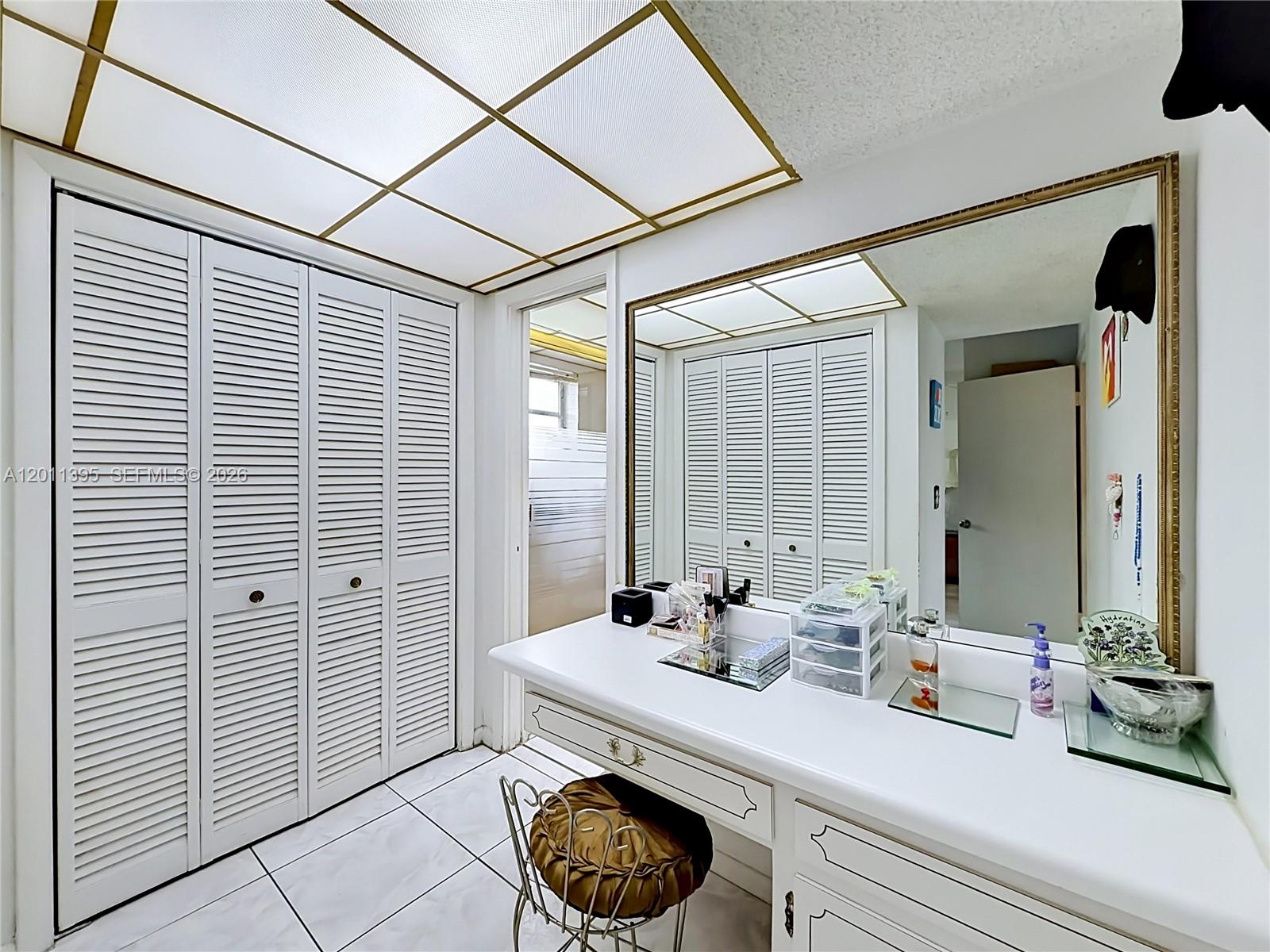 330 SE 2nd St #305E Hallandale Beach, FL 33009