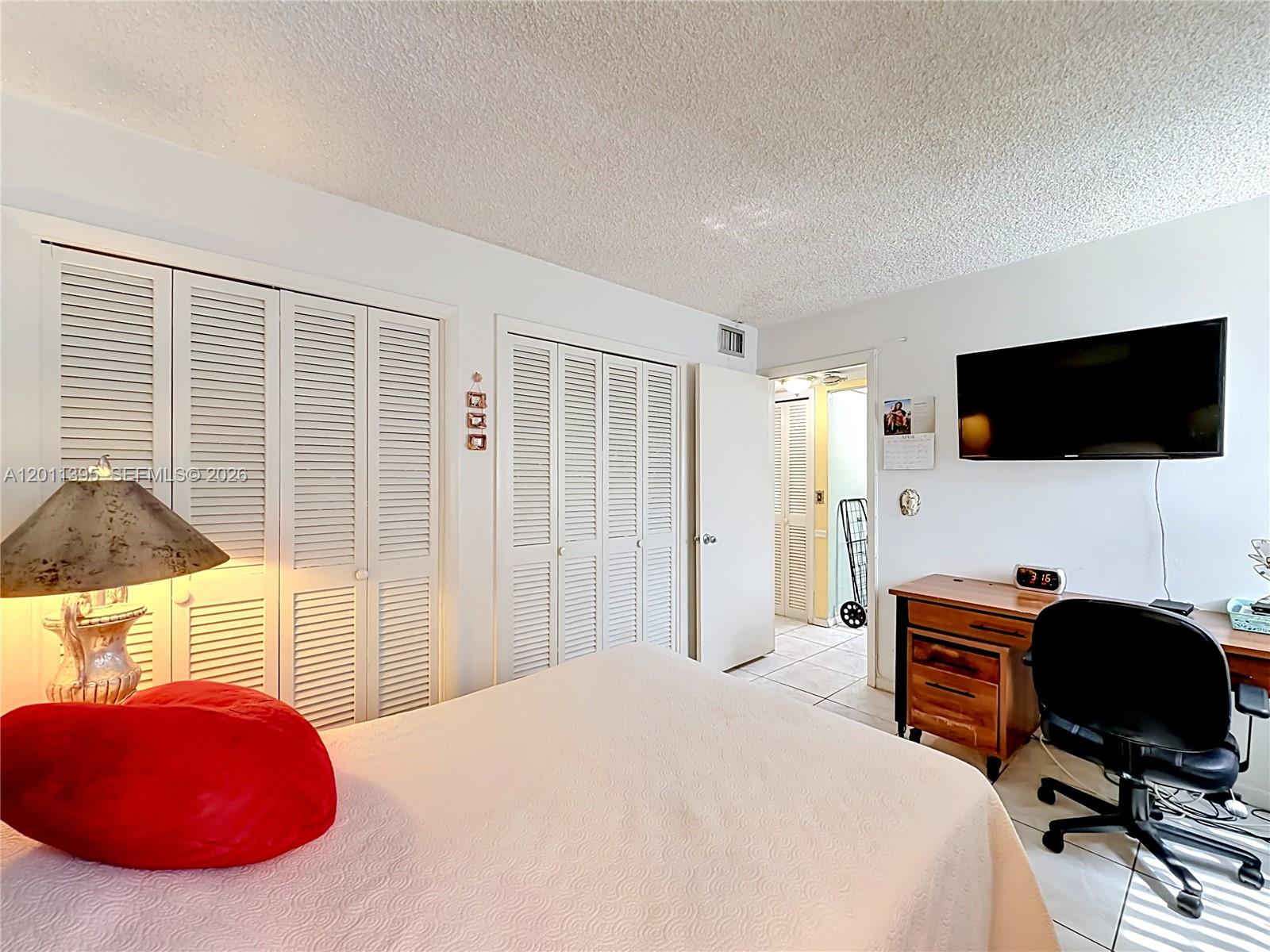330 SE 2nd St #305E Hallandale Beach, FL 33009