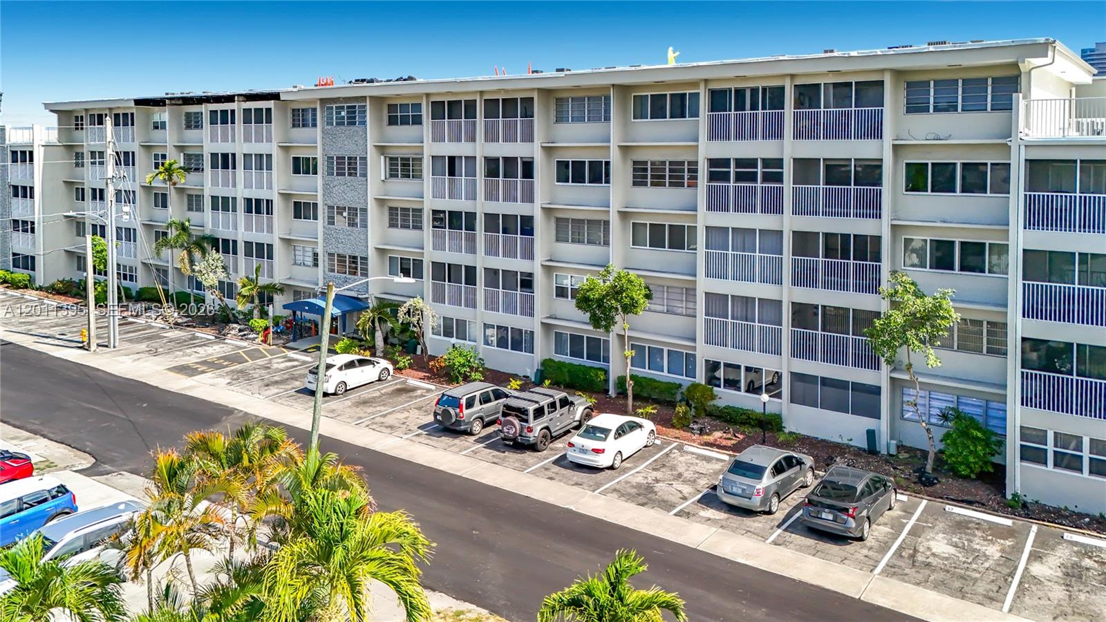 330 SE 2nd St #305E Hallandale Beach, FL 33009