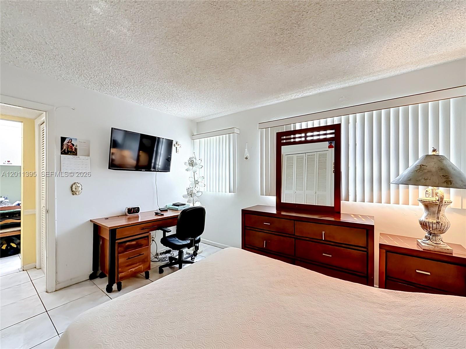 330 SE 2nd St #305E Hallandale Beach, FL 33009