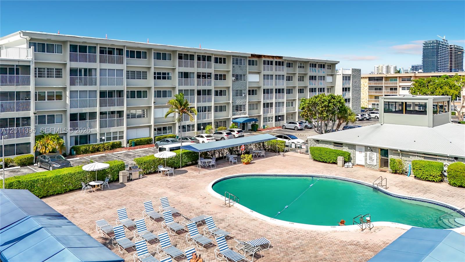 330 SE 2nd St #305E Hallandale Beach, FL 33009