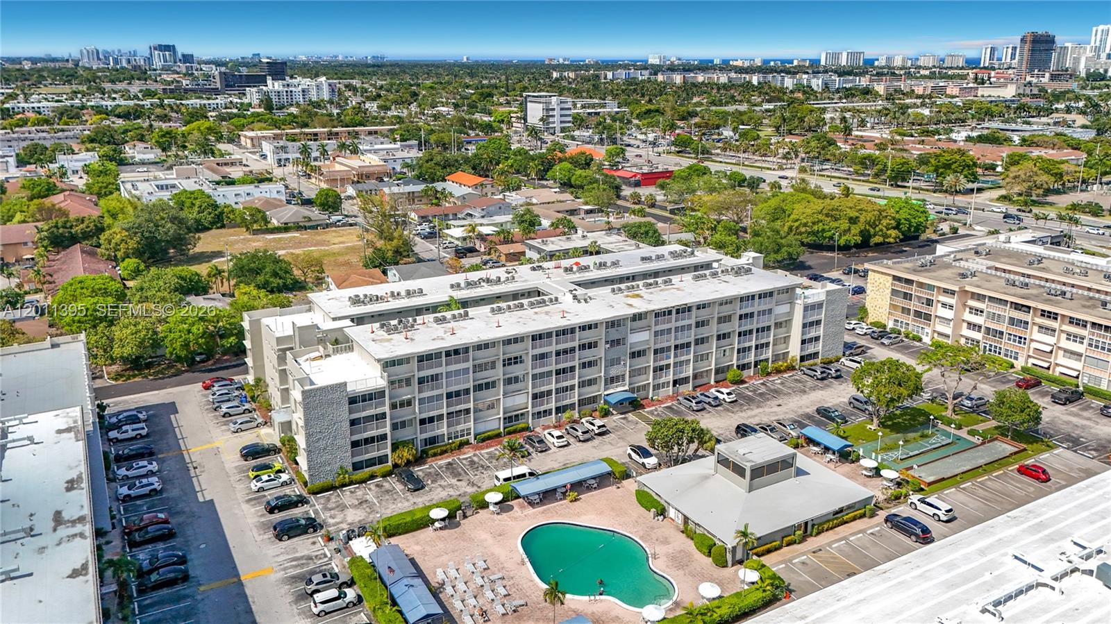 330 SE 2nd St #305E Hallandale Beach, FL 33009