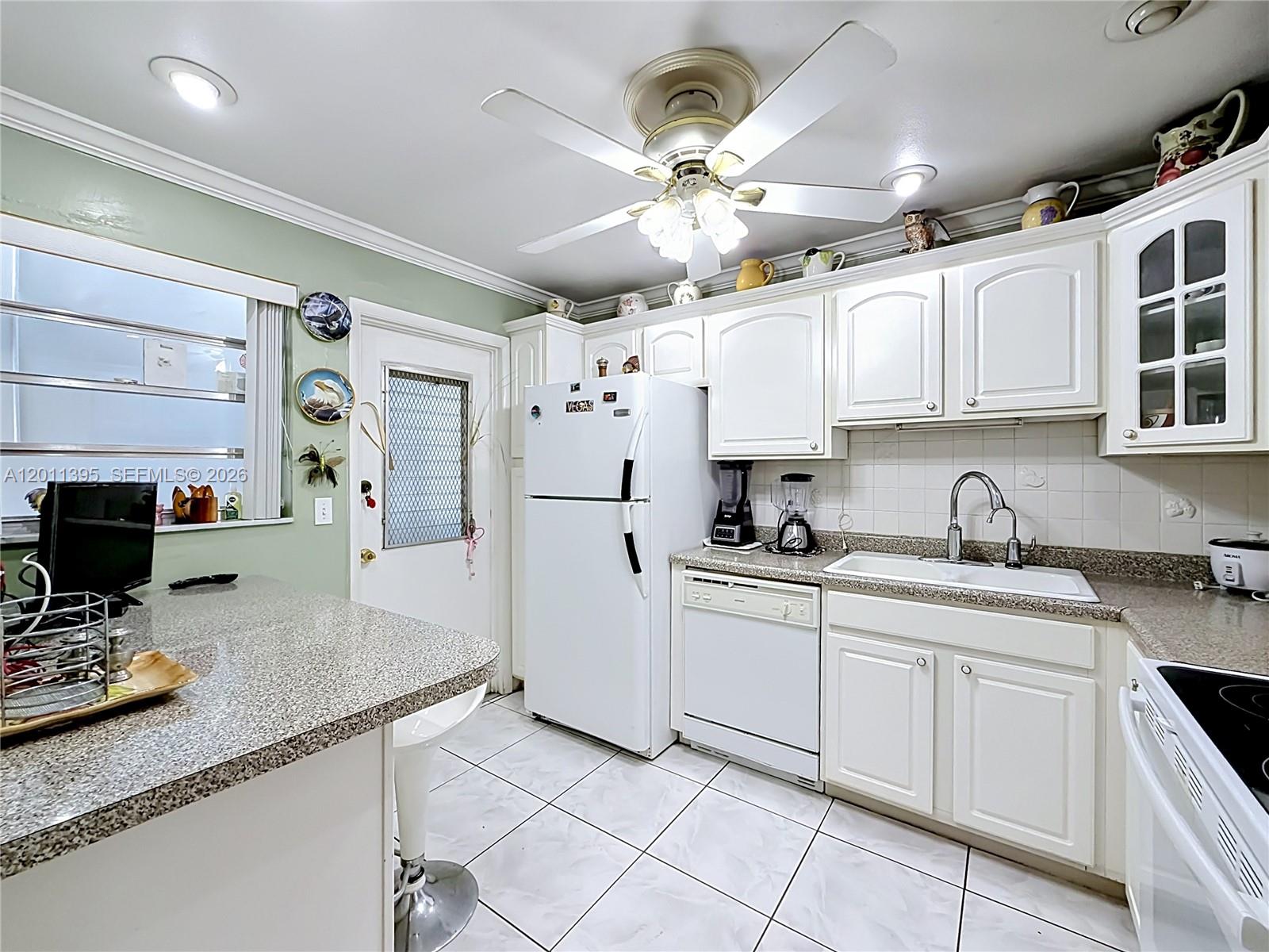 330 SE 2nd St #305E Hallandale Beach, FL 33009