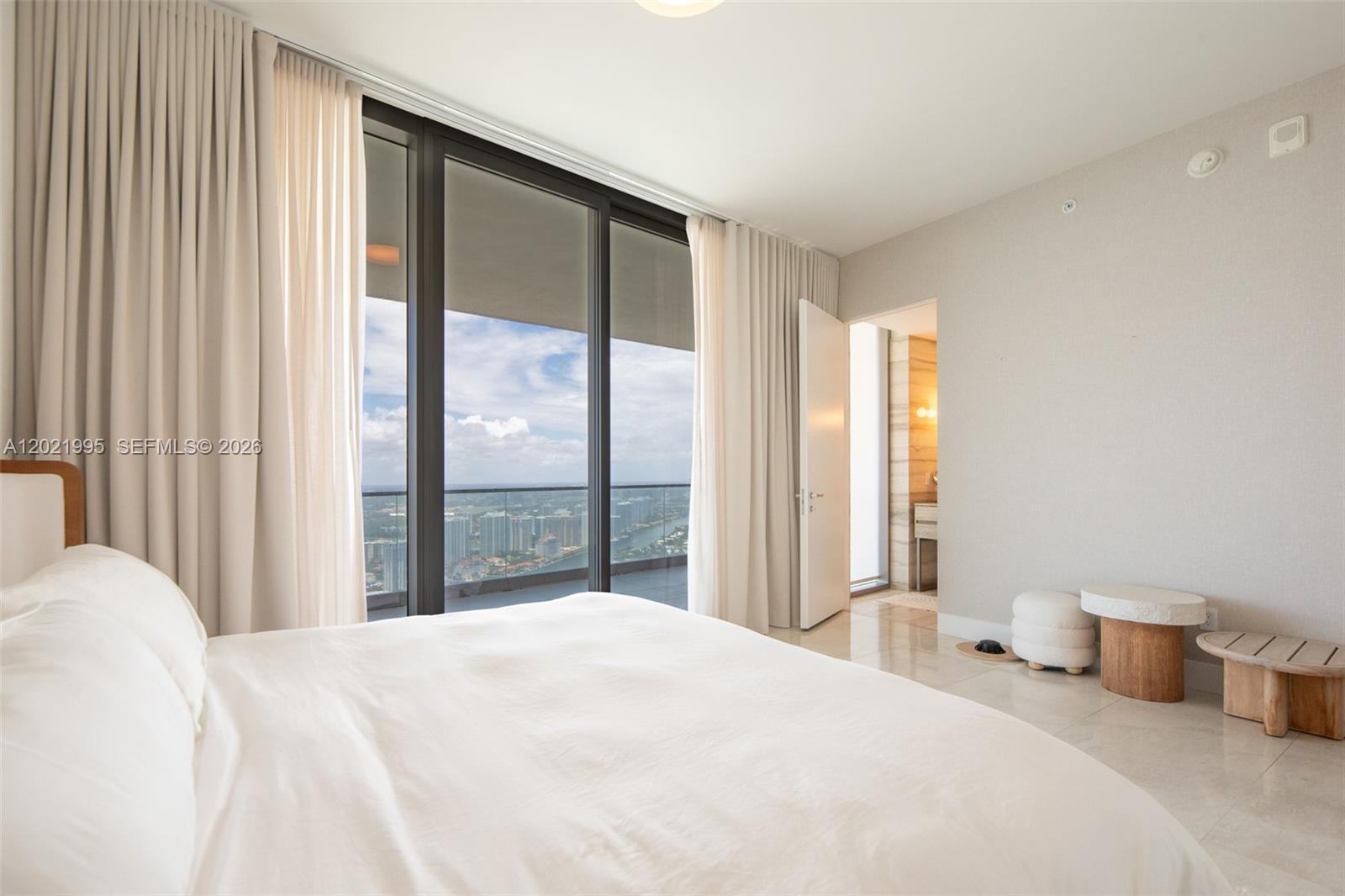 18975 Collins Ave #5205 Sunny Isles Beach, FL 33160