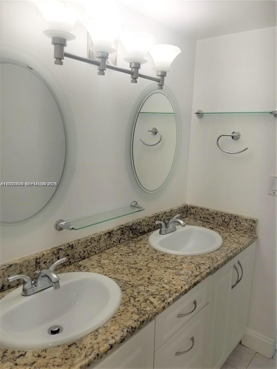 image Arlen House East9