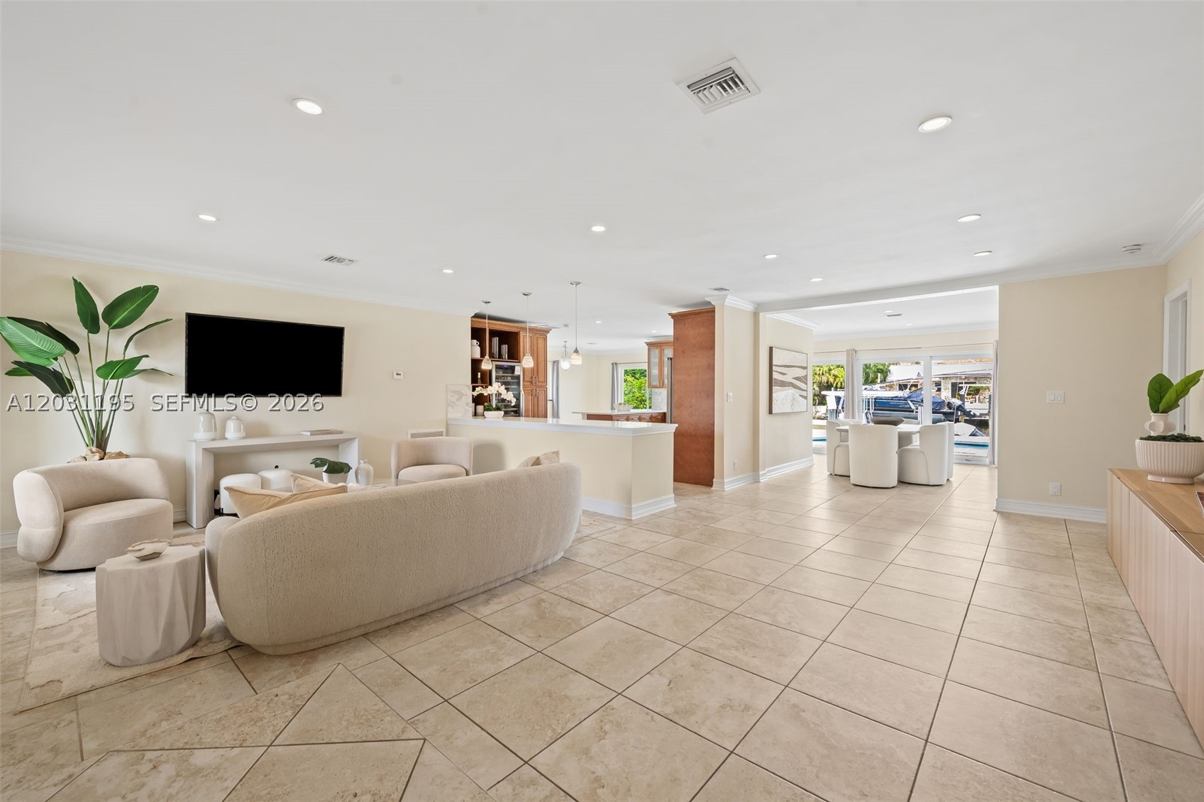 370 SE 12th Ave Pompano Beach, FL 33060