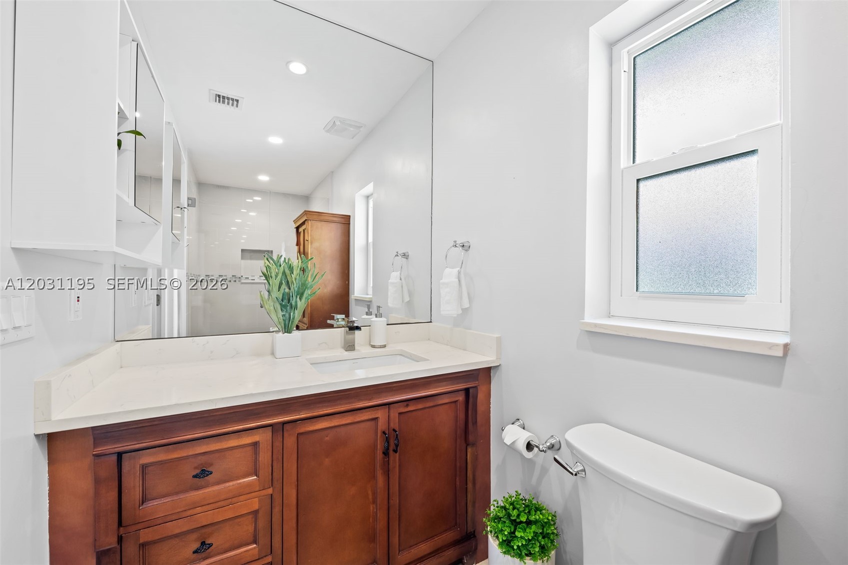 370 SE 12th Ave Pompano Beach, FL 33060
