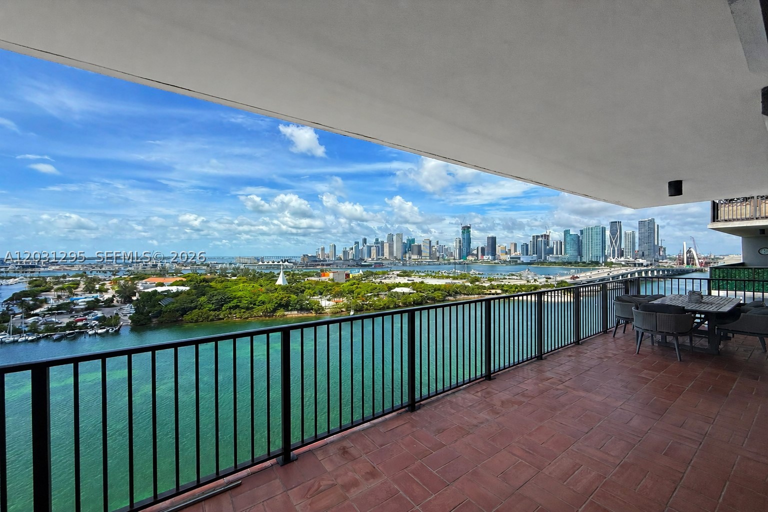 image 1000 Venetian Way0