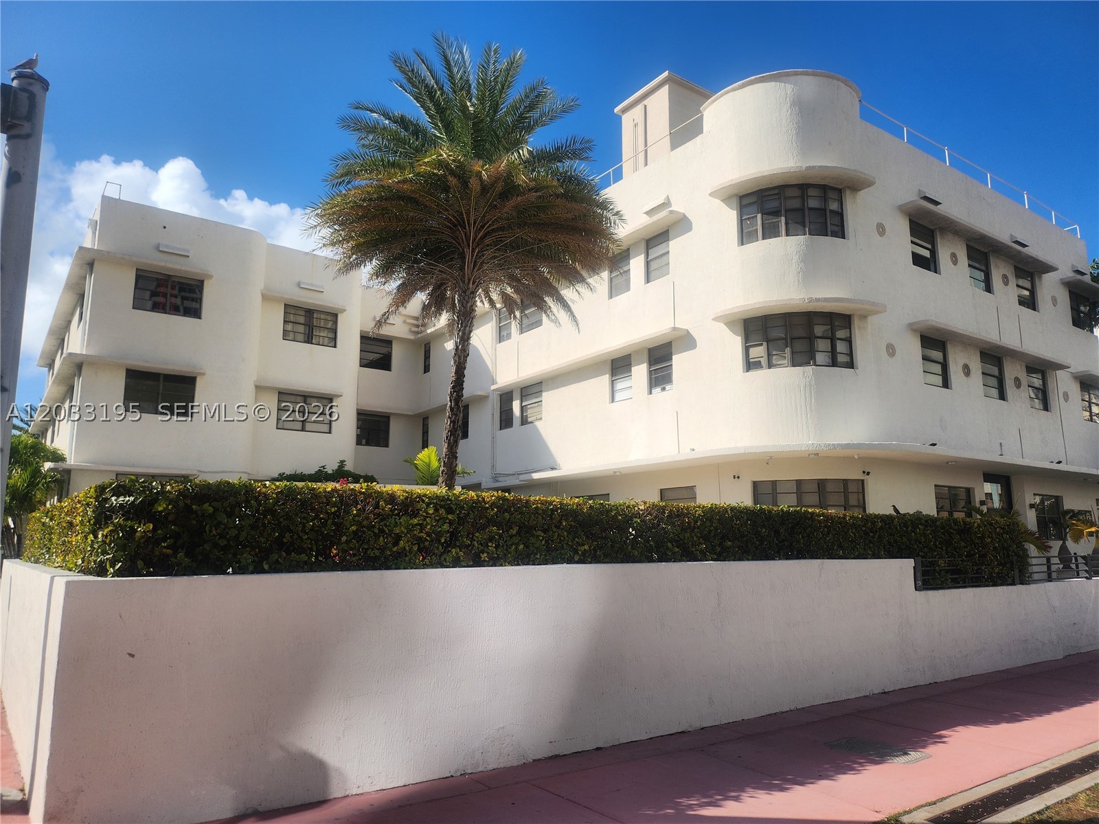 2700 Collins Ave #302