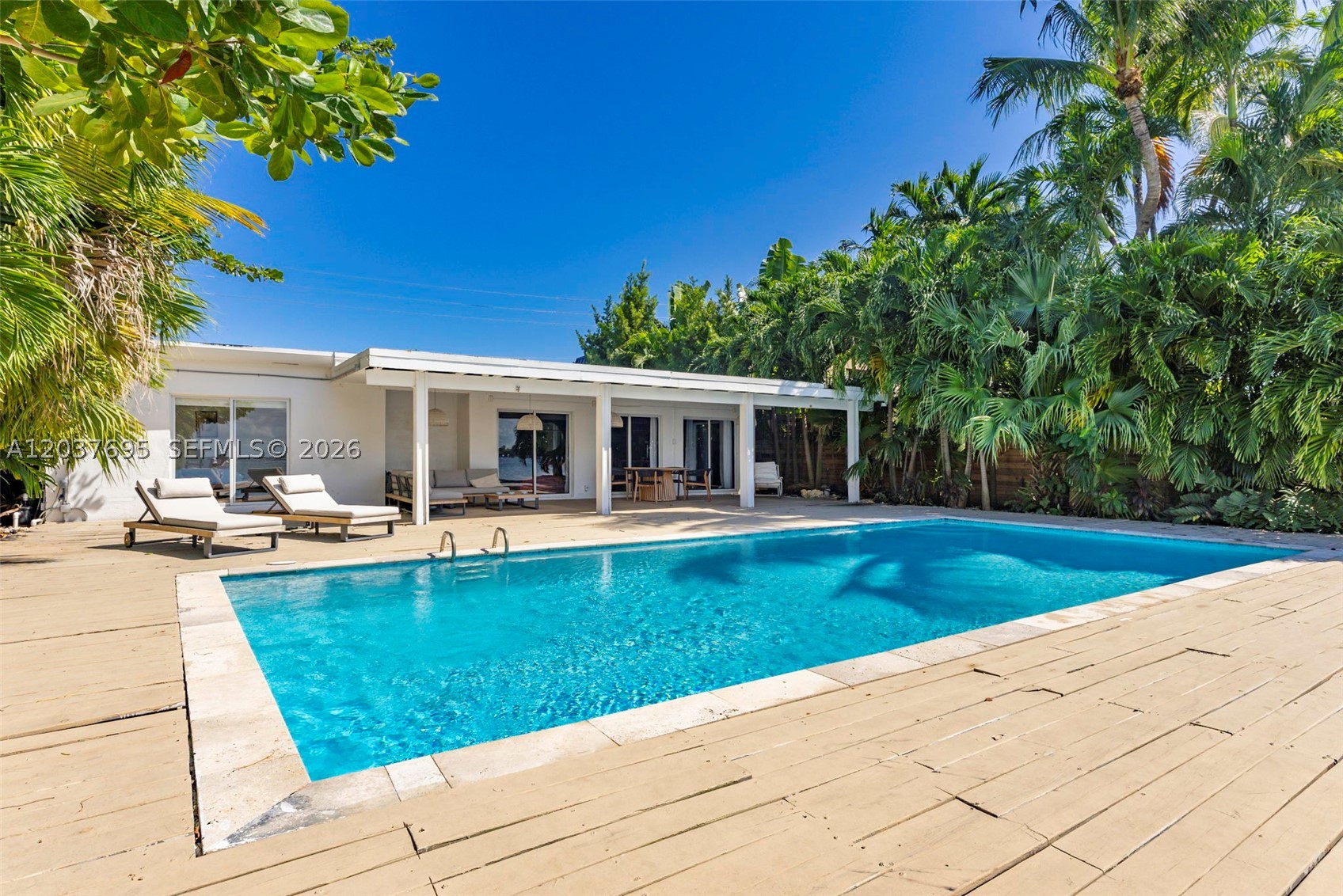 8220 Hawthorne Ave Miami Beach, FL 33141