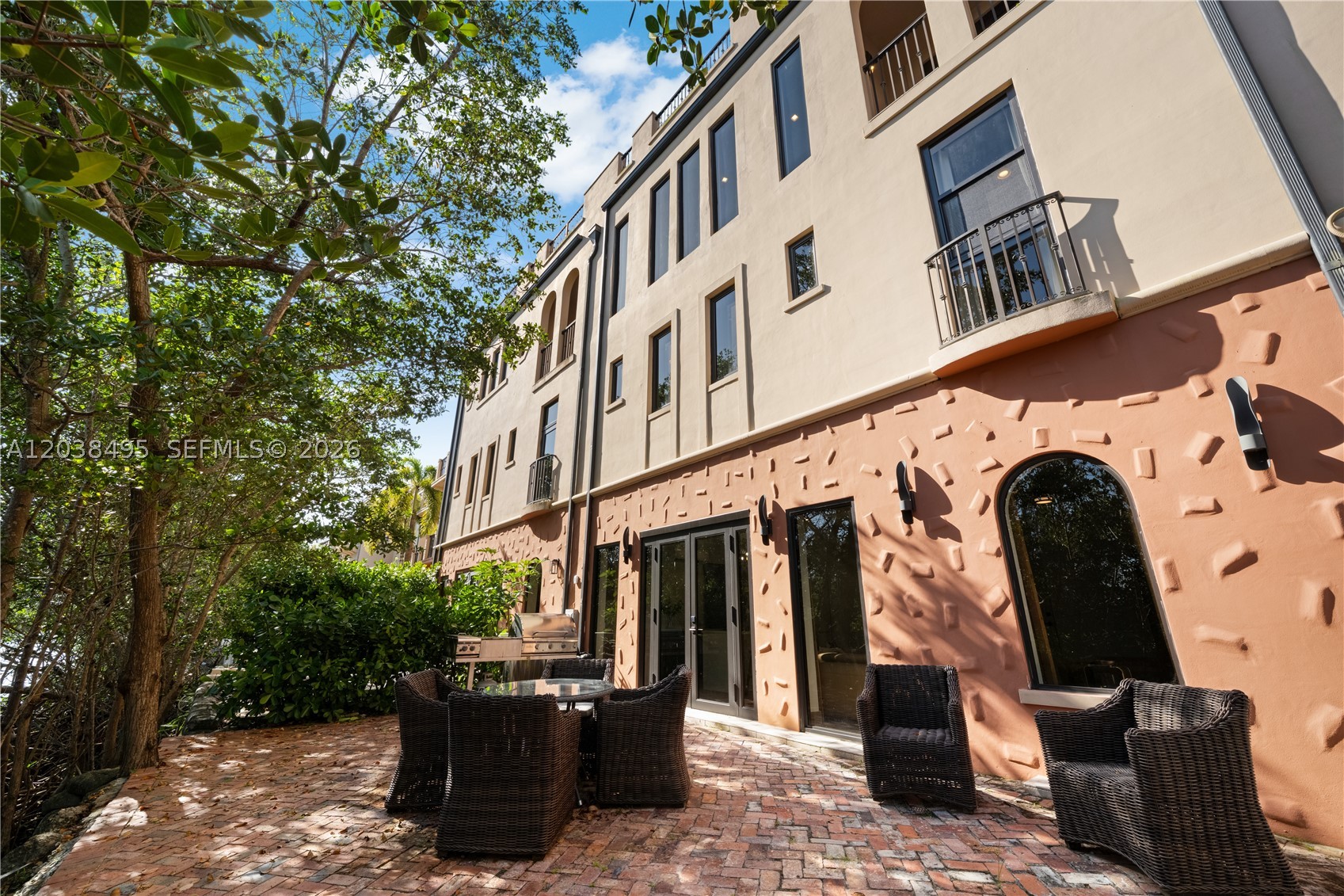 6232 Paradise Pt Dr Palmetto Bay, FL 33157