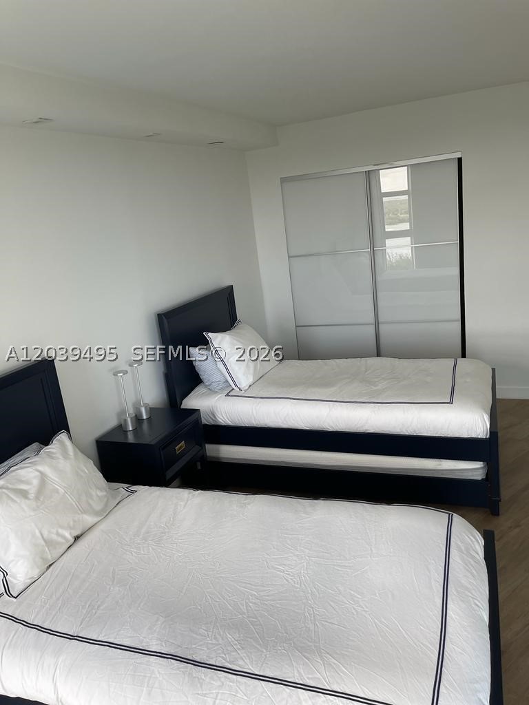 image Arlen House East10
