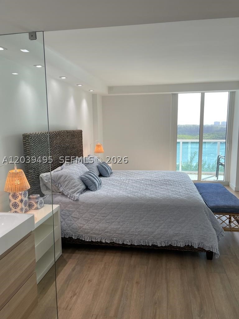 image Arlen House East12