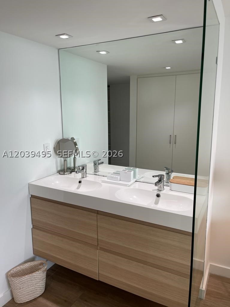 image Arlen House East16