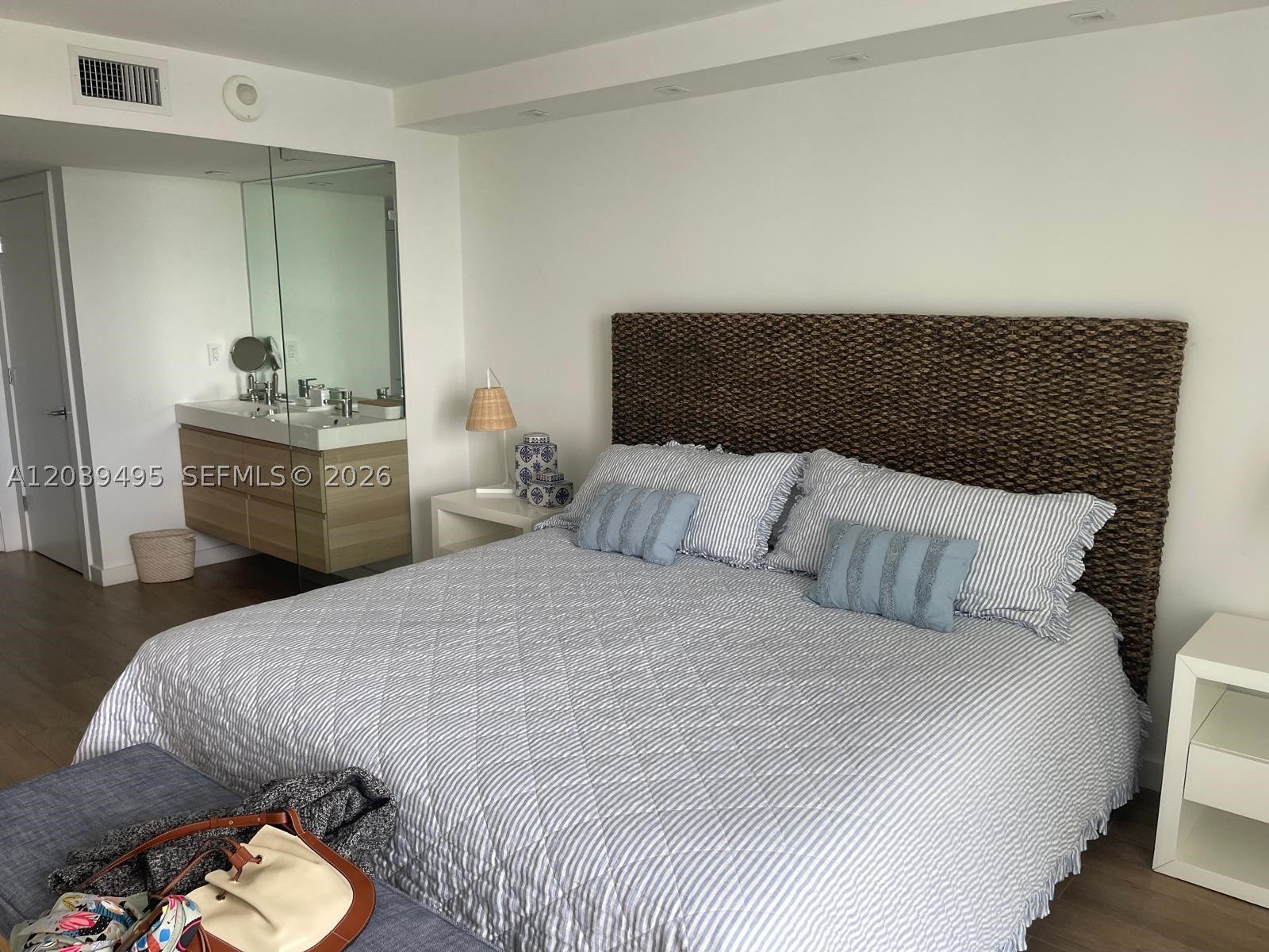 image Arlen House East6