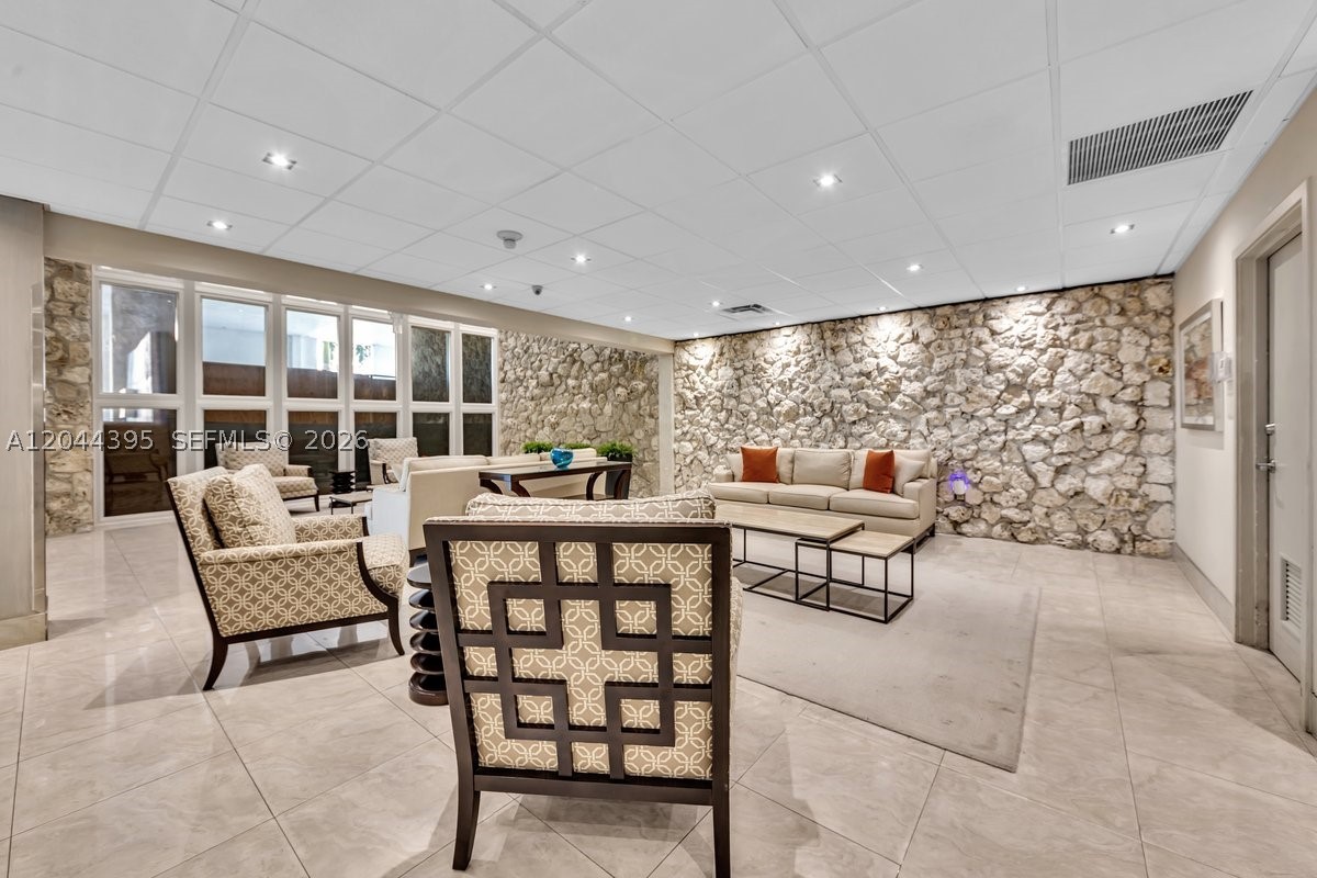 3111 N Ocean Dr #904
