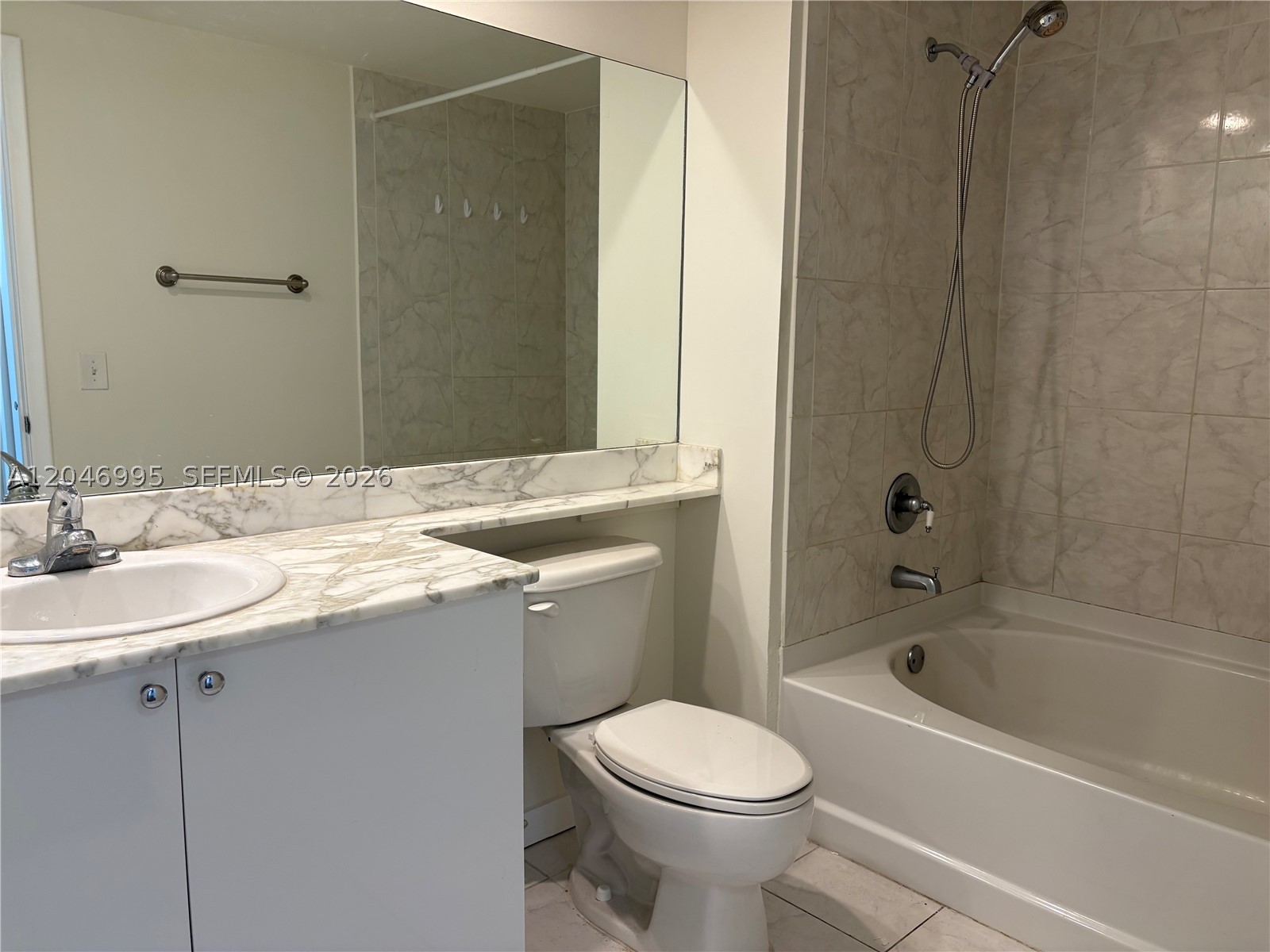 image The Venture at Aventura9
