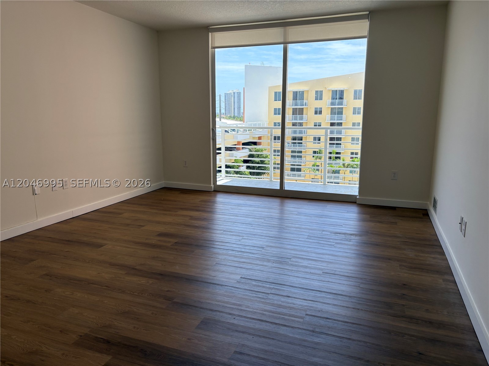image The Venture at Aventura15