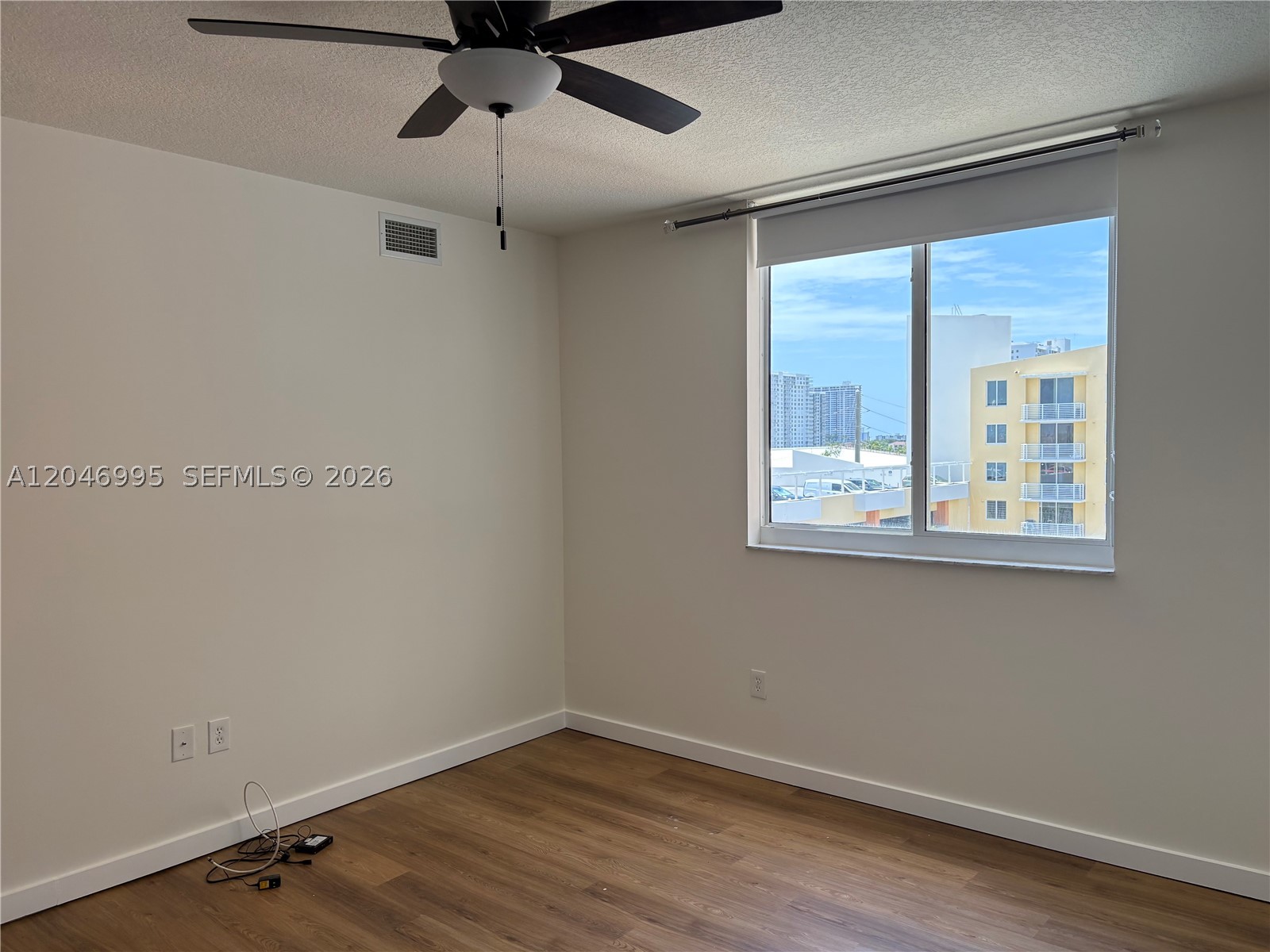 image The Venture at Aventura16