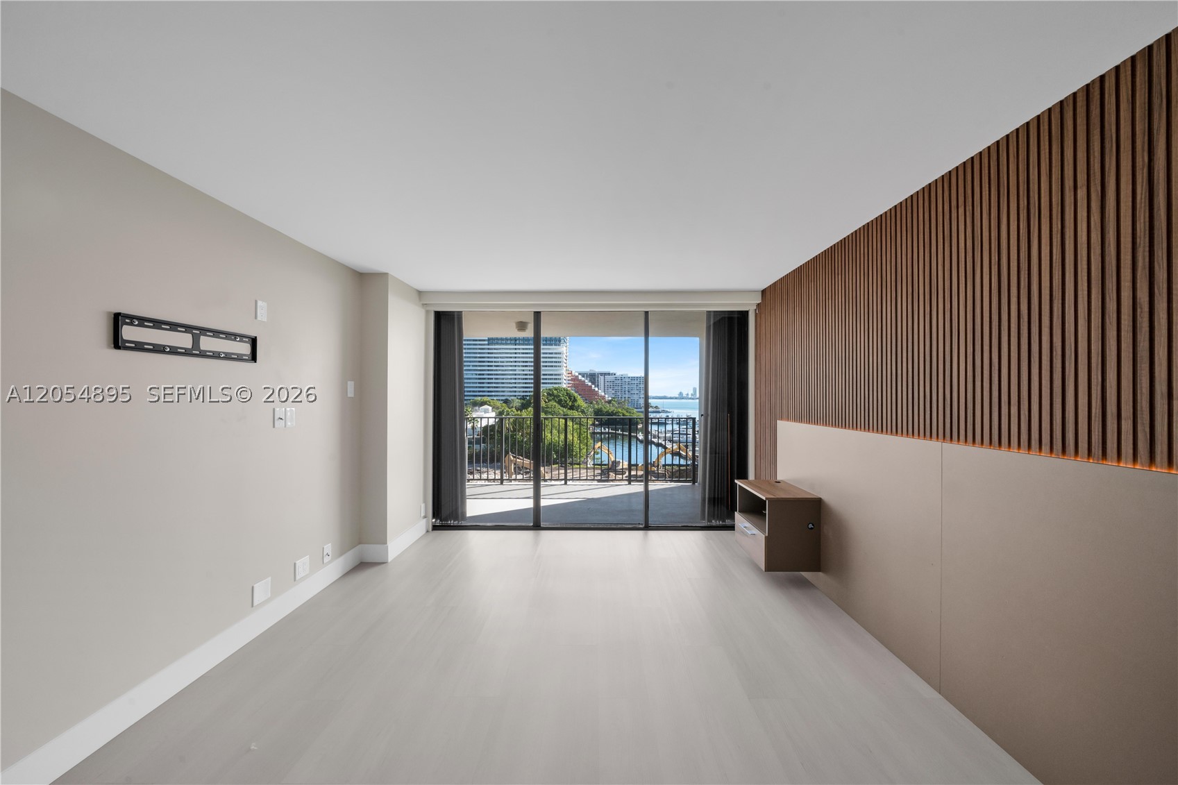 image Brickell Place I14