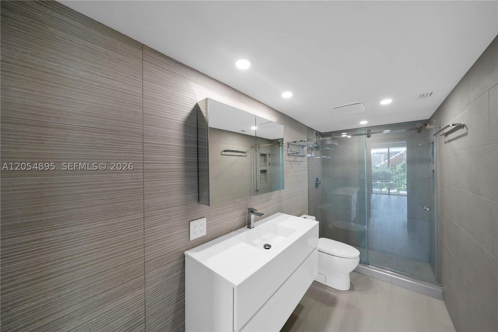 image Brickell Place I15