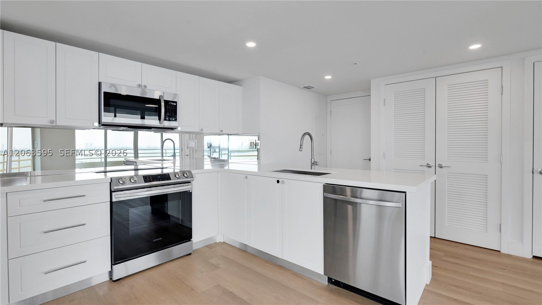 555 NE 34th St #1801 Miami, FL 33137