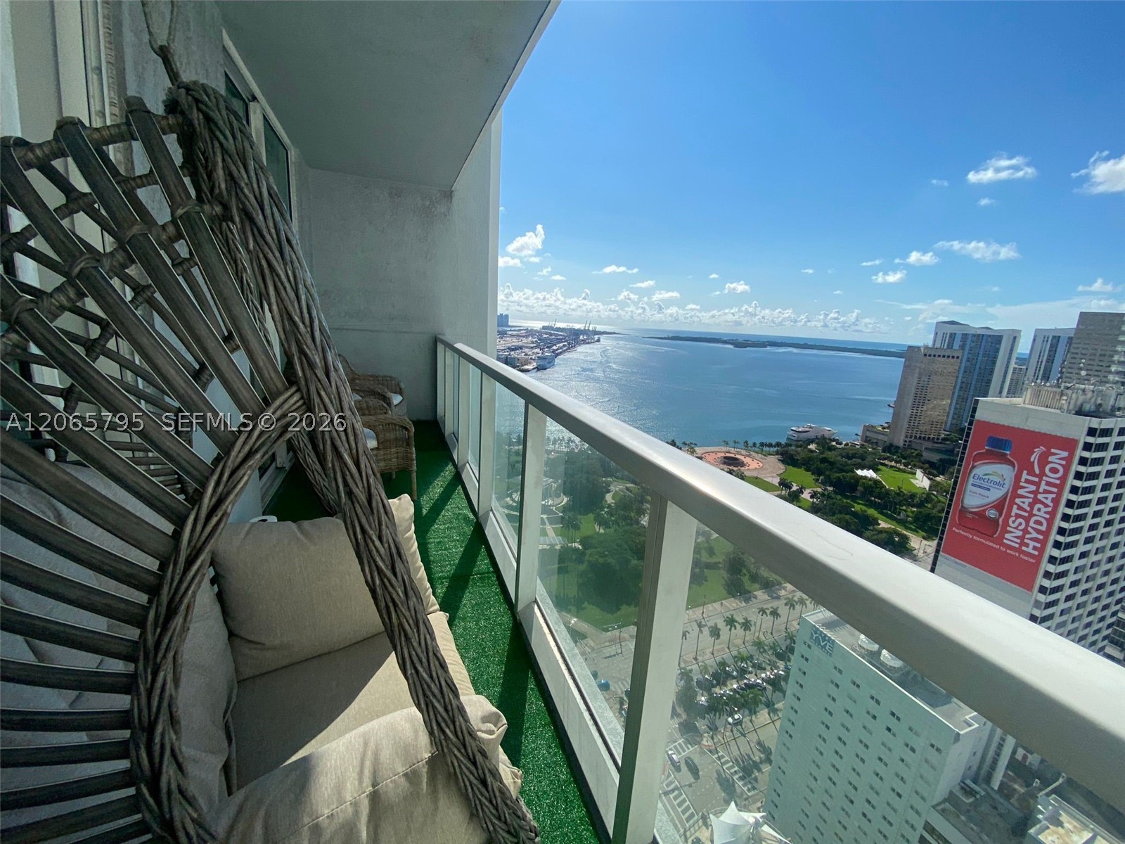 244 Biscayne Blvd #3707
