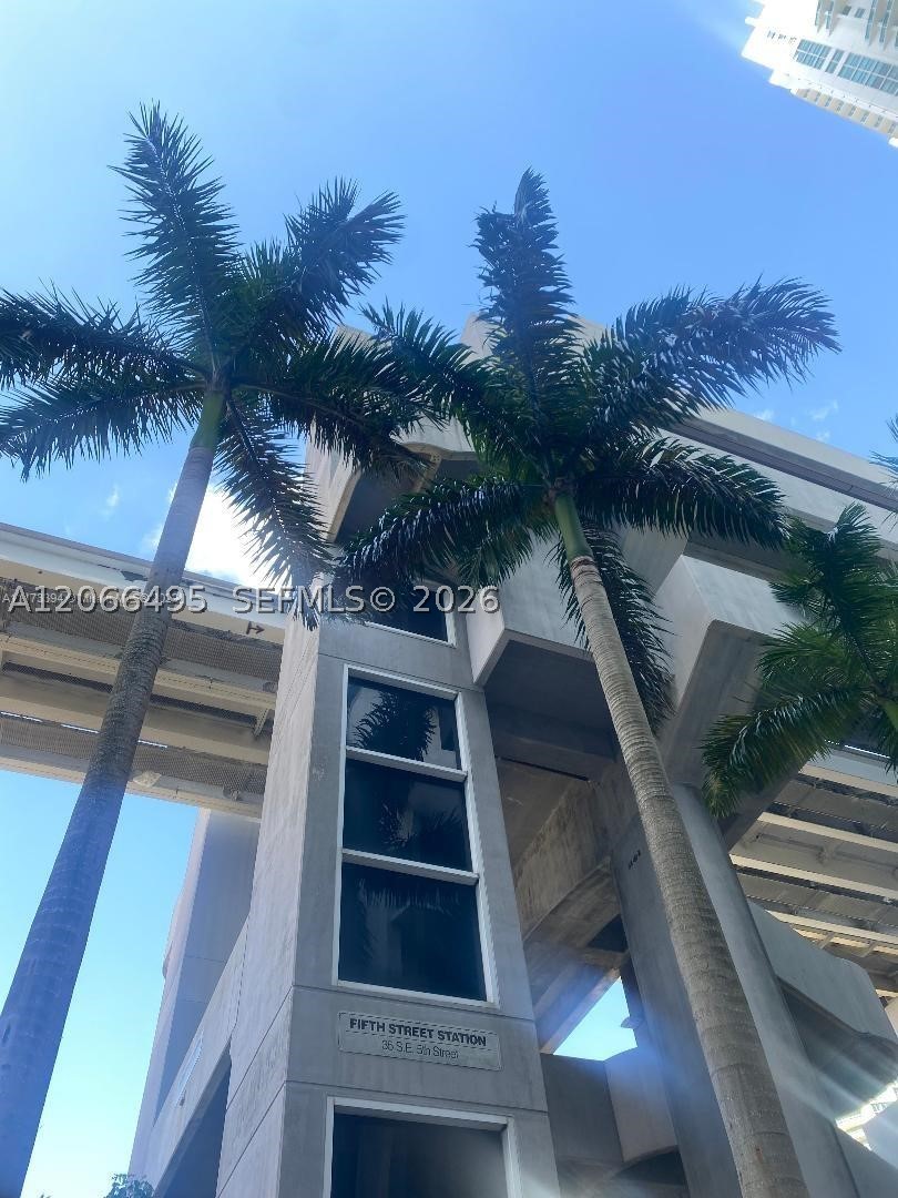 image Brickell on the River South26