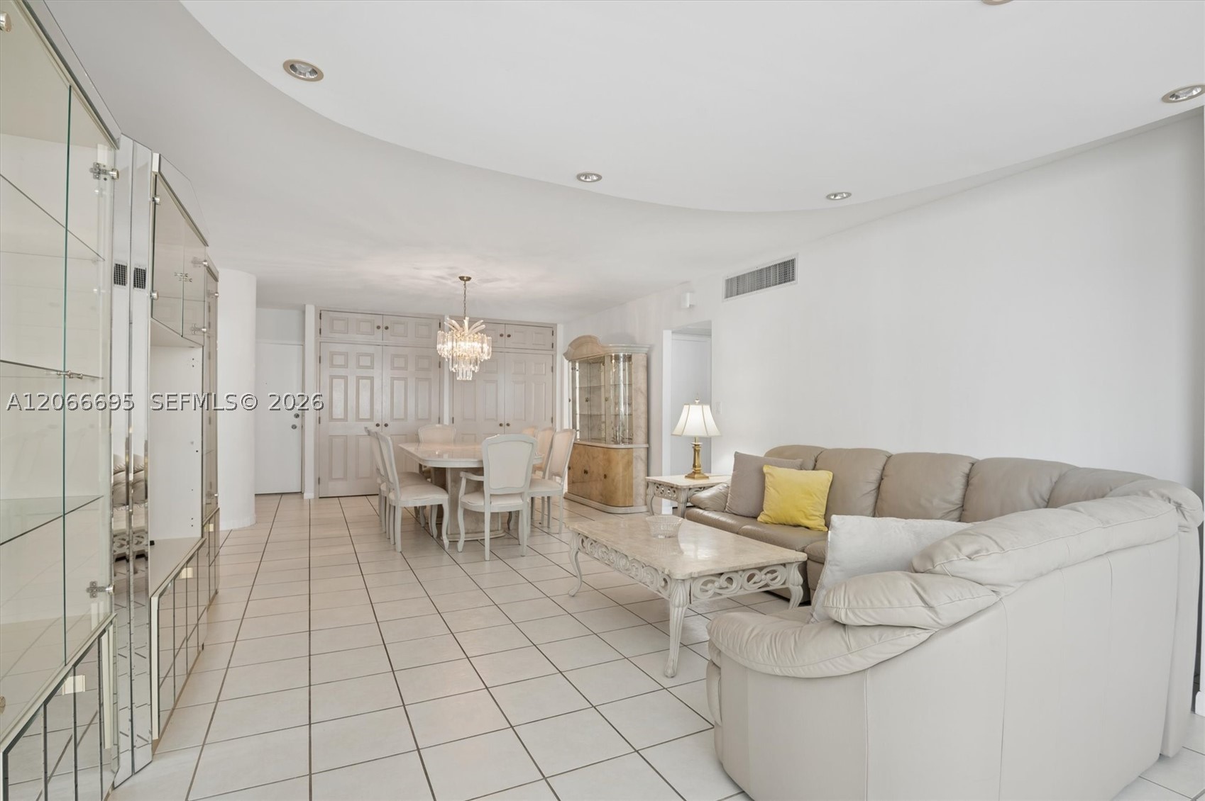 5005 Collins Ave #424