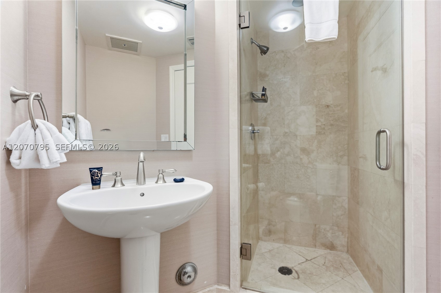 4401 Collins Ave #1915/1917 Miami Beach, FL 33140