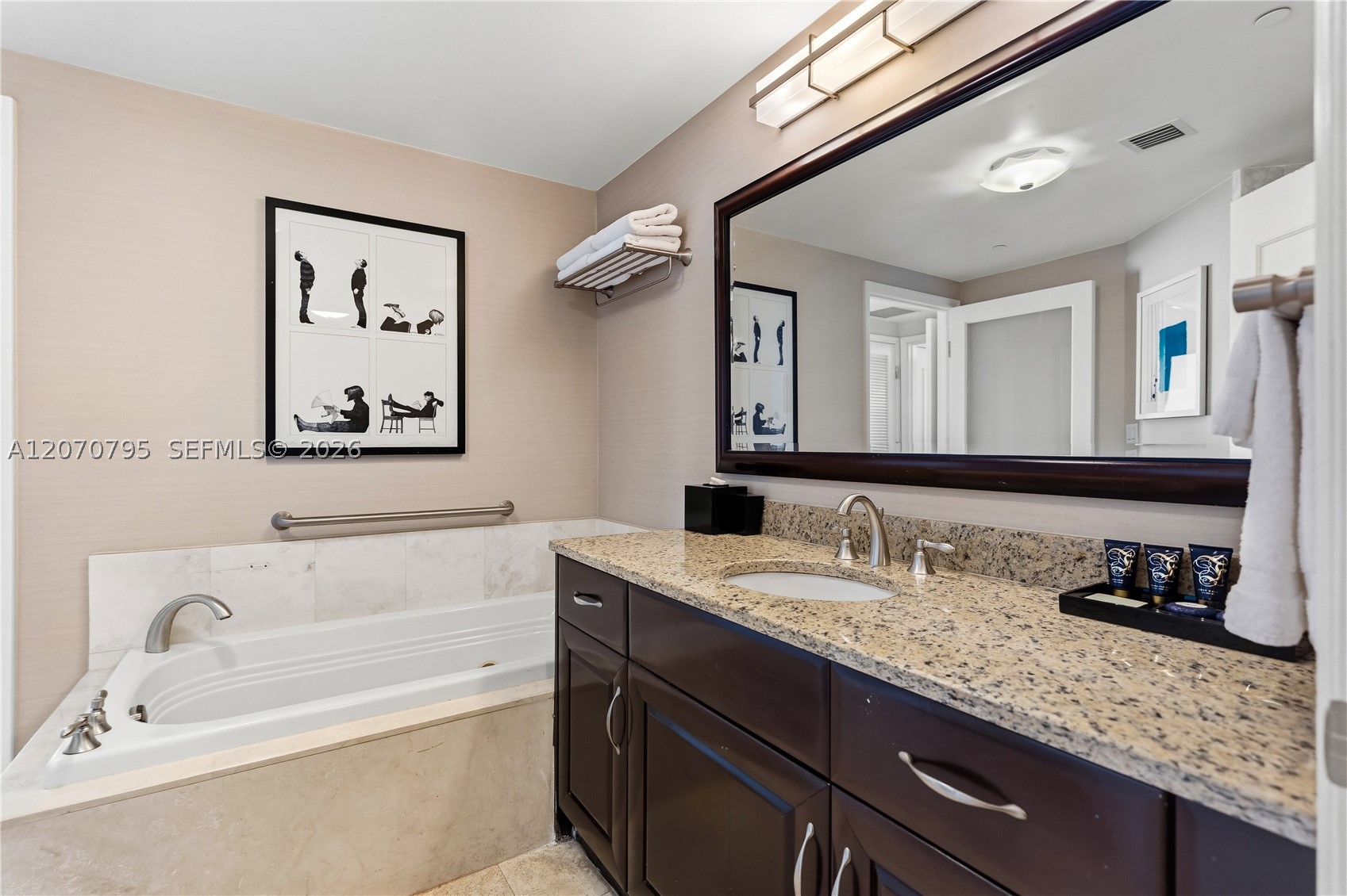4401 Collins Ave #1915/1917 Miami Beach, FL 33140