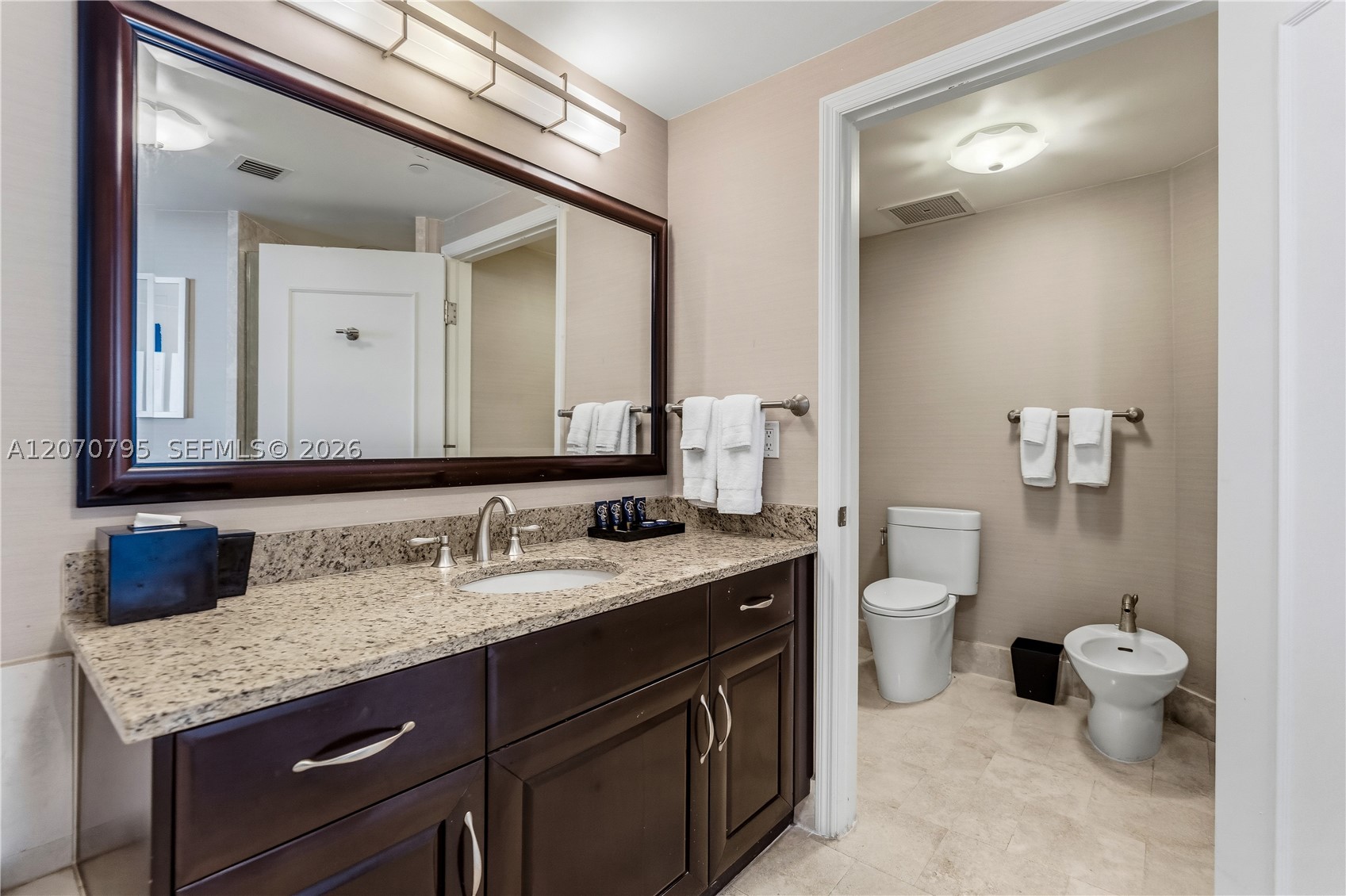 4401 Collins Ave #1915/1917 Miami Beach, FL 33140