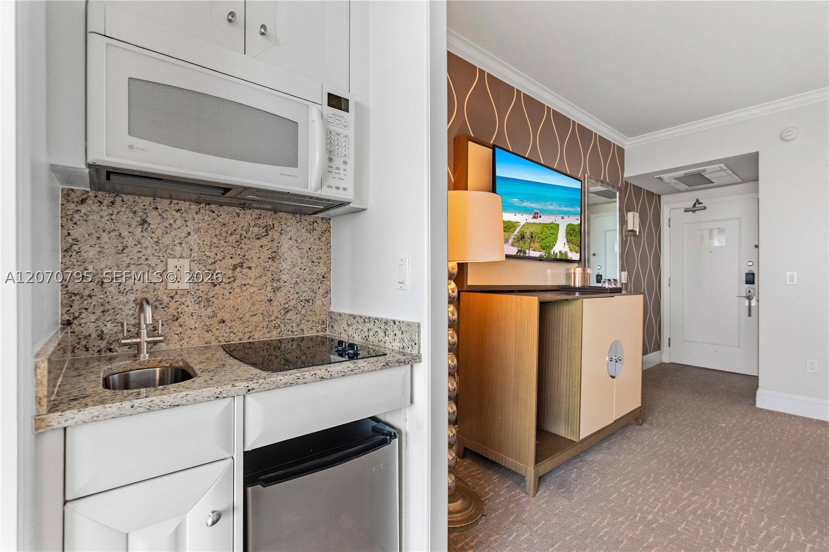 4401 Collins Ave #1915/1917 Miami Beach, FL 33140