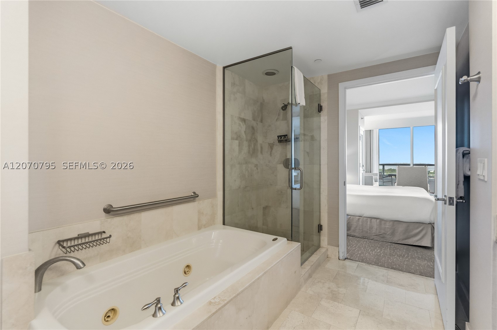 4401 Collins Ave #1915/1917 Miami Beach, FL 33140