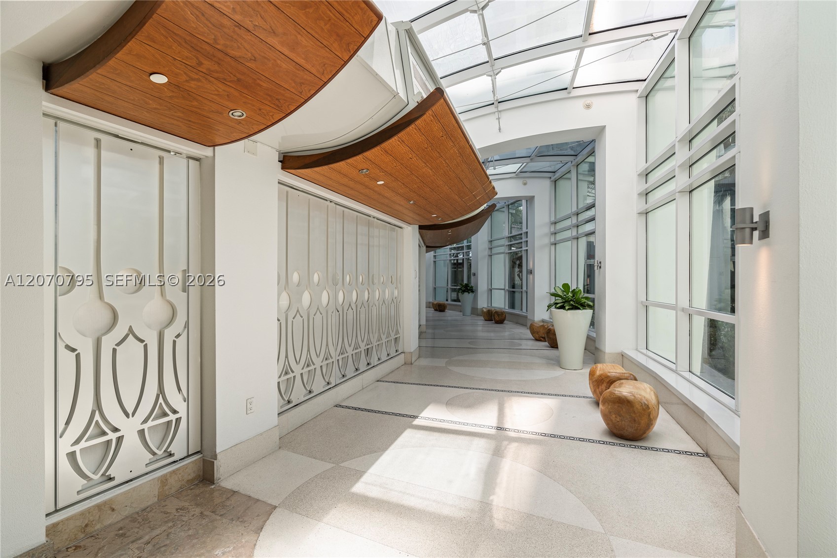 4401 Collins Ave #1915/1917 Miami Beach, FL 33140