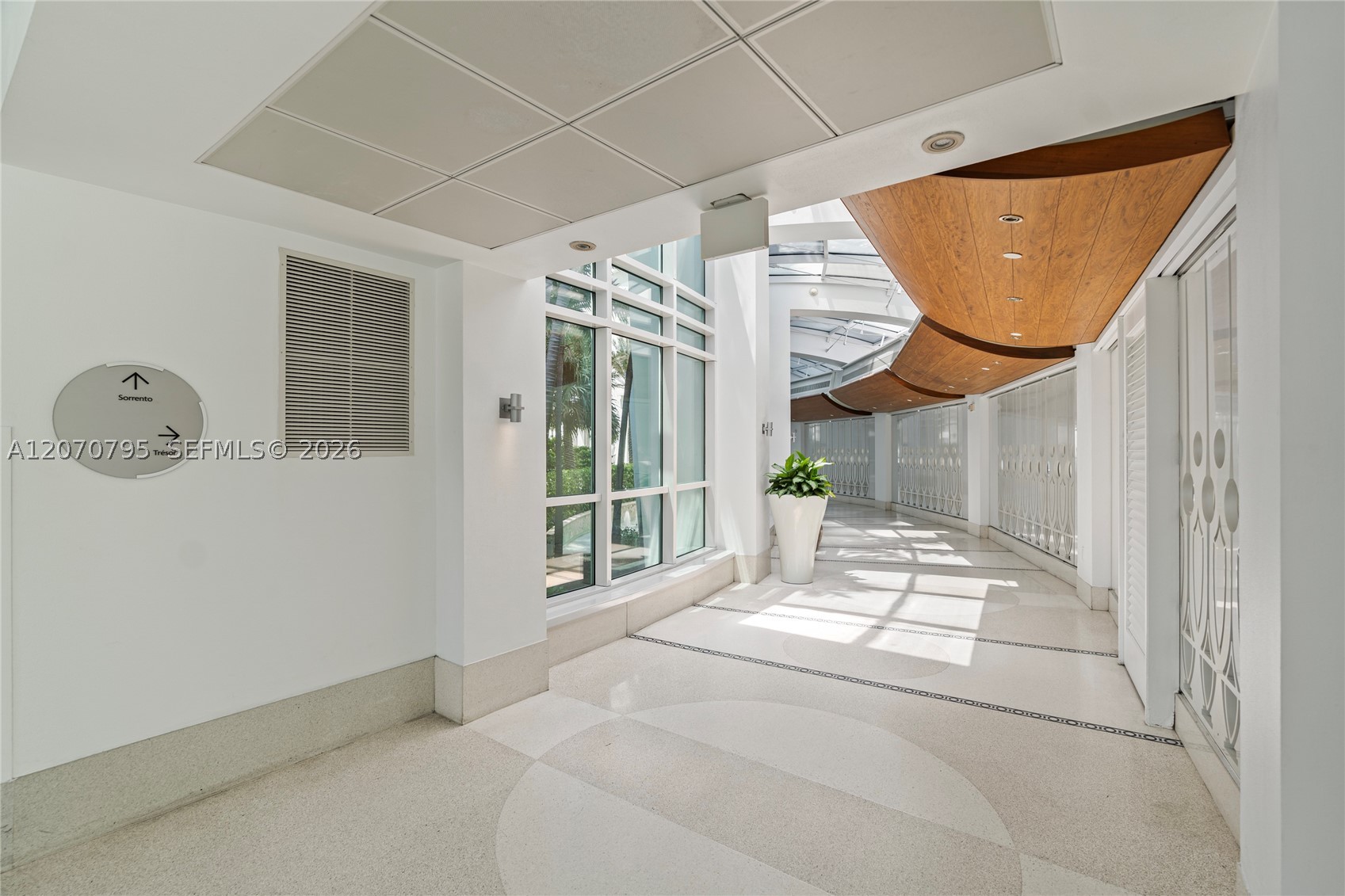 4401 Collins Ave #1915/1917 Miami Beach, FL 33140