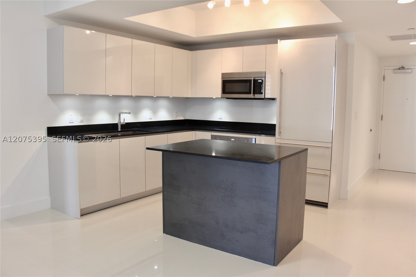 1010 Brickell Ave #2009 Miami, FL 33131