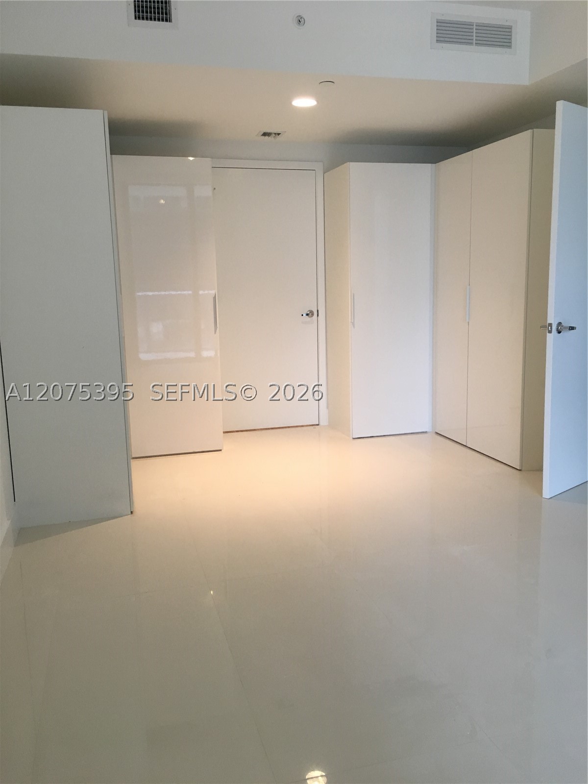 1010 Brickell Ave #2009 Miami, FL 33131