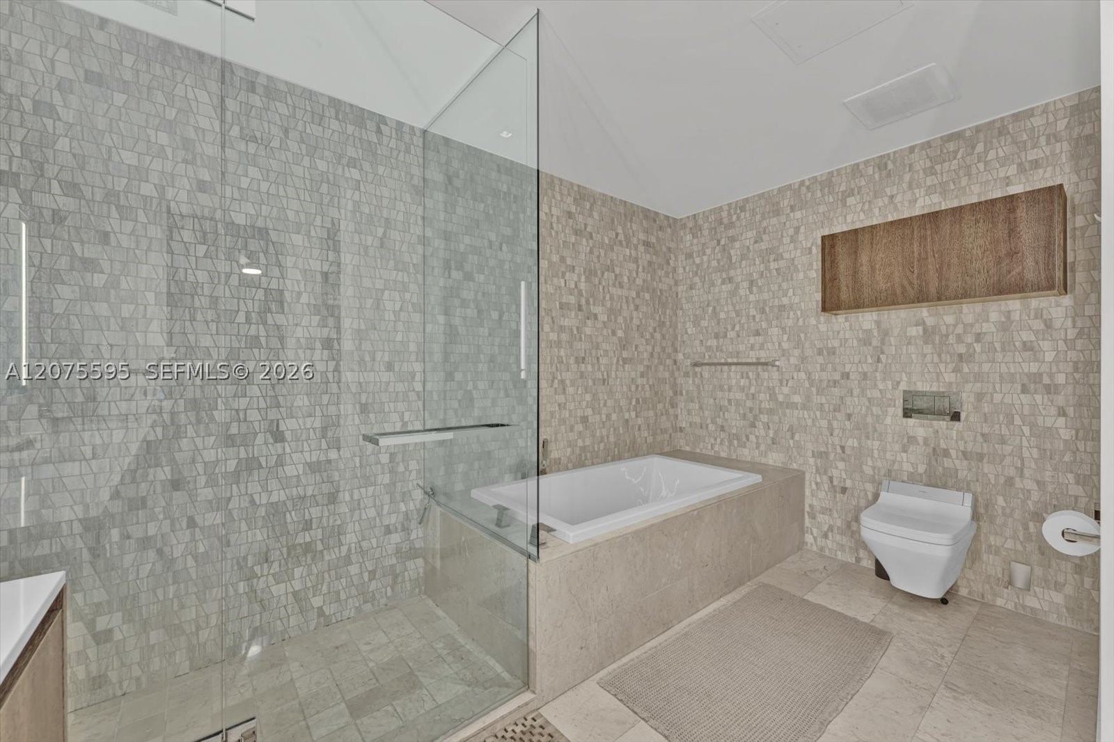 88 SW 7th St #2204 Miami, FL 33130