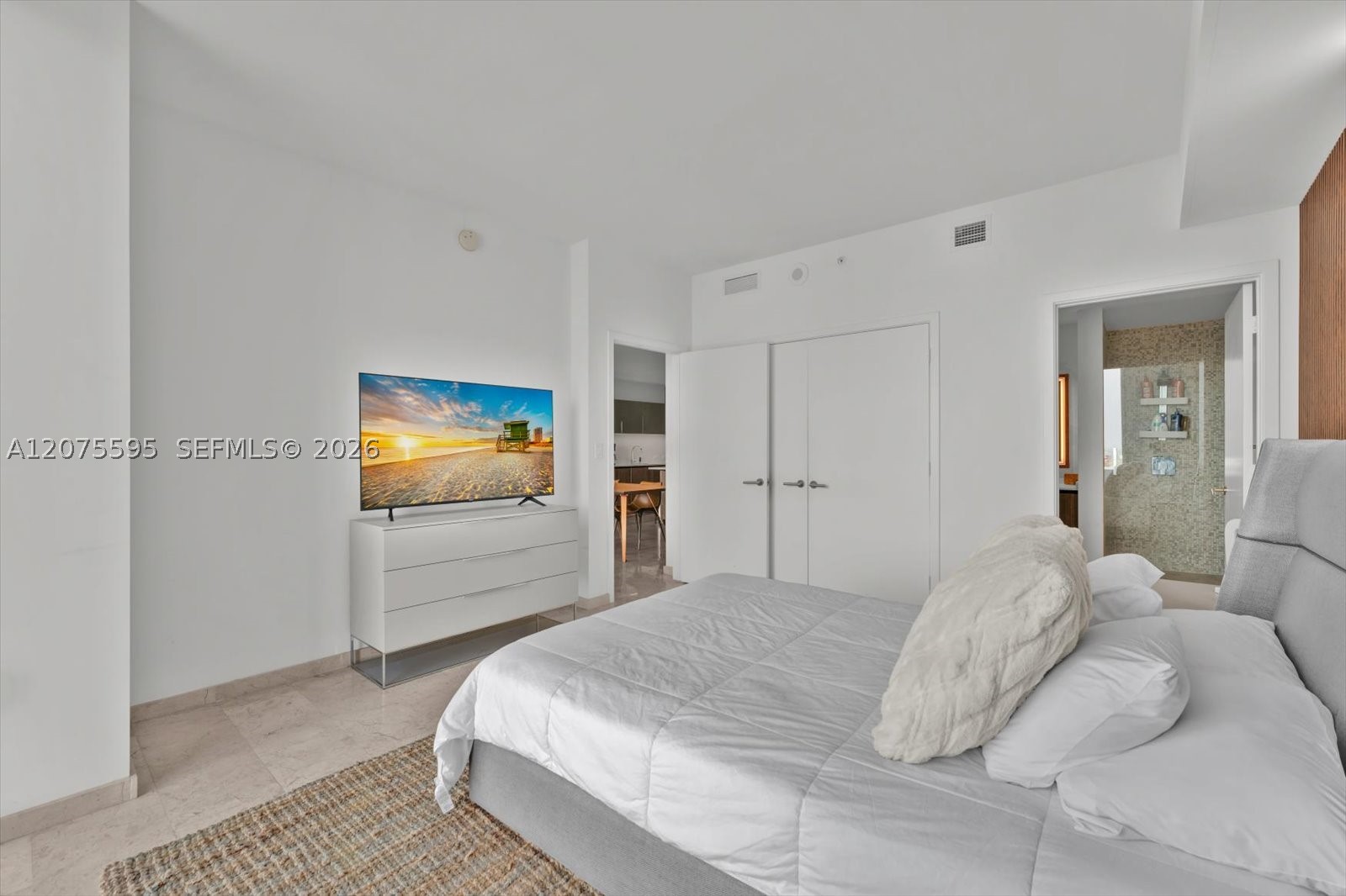88 SW 7th St #2204 Miami, FL 33130