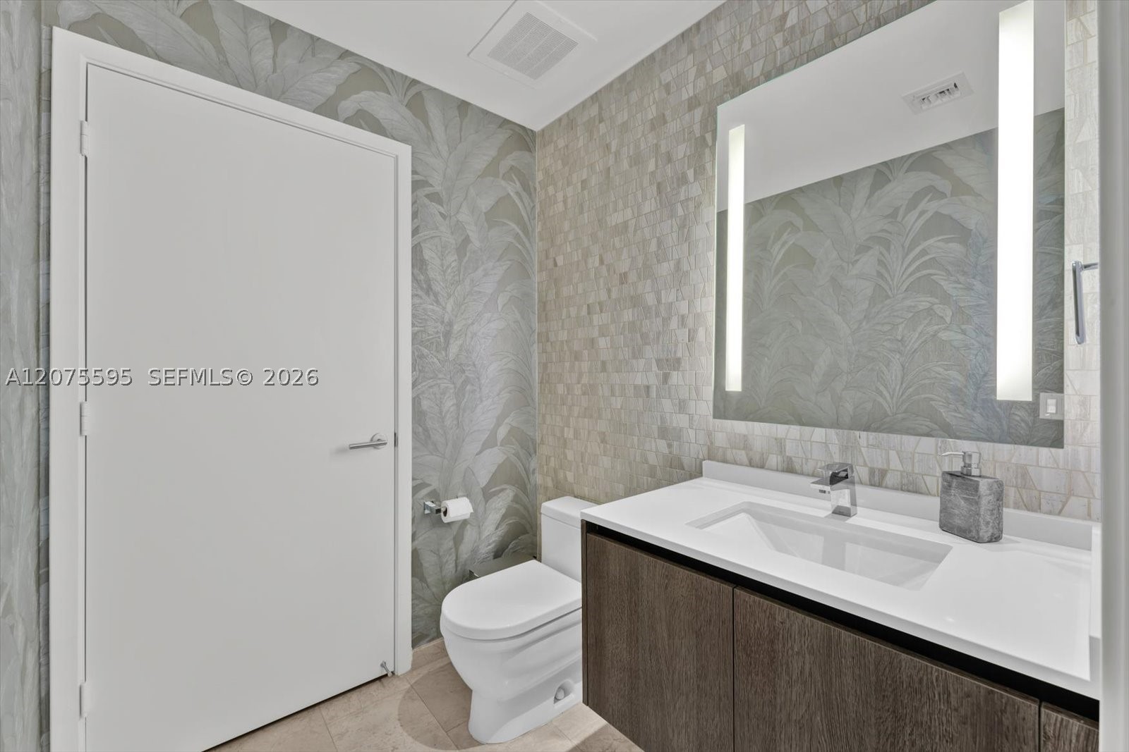 88 SW 7th St #2204 Miami, FL 33130