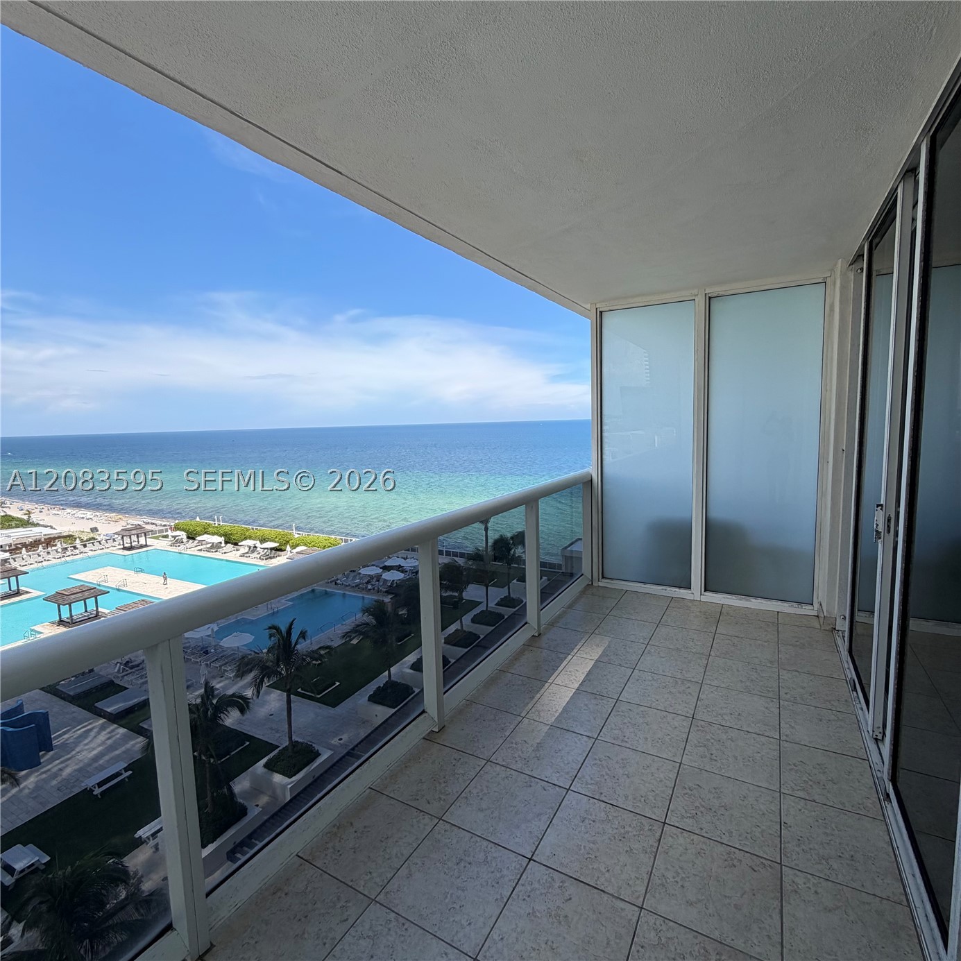 image Beach Club 210