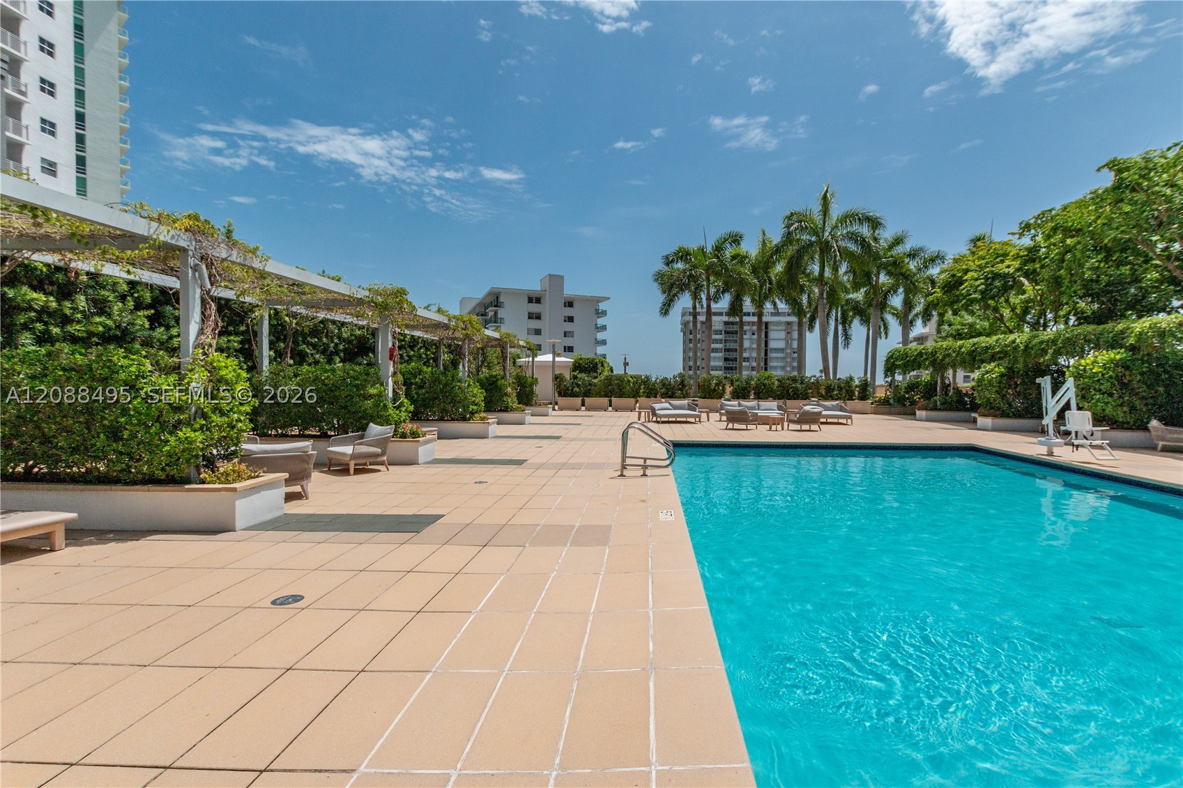 image Four Seasons Residences Miami18